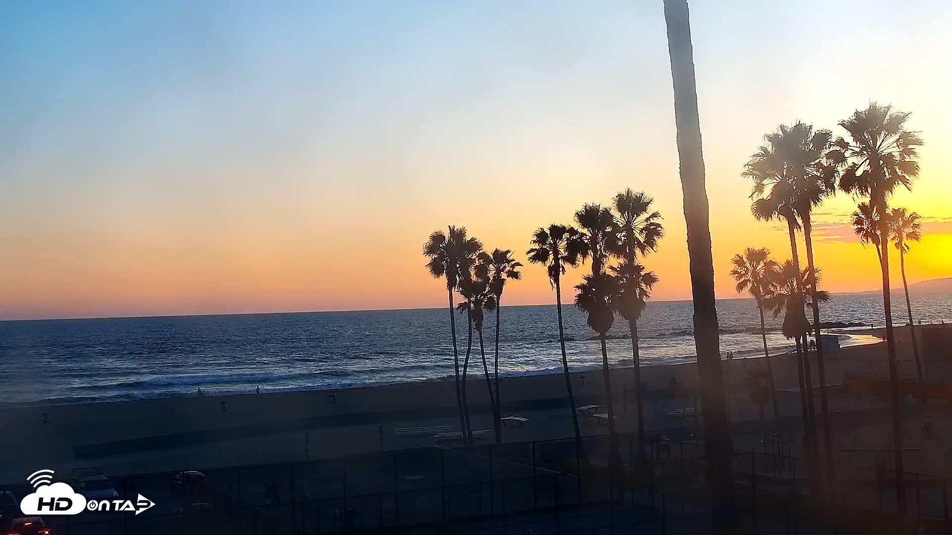 Snapshot of Venice Beach Live Surf Cam taken Apr 28, 2025, 7:29pm PDT