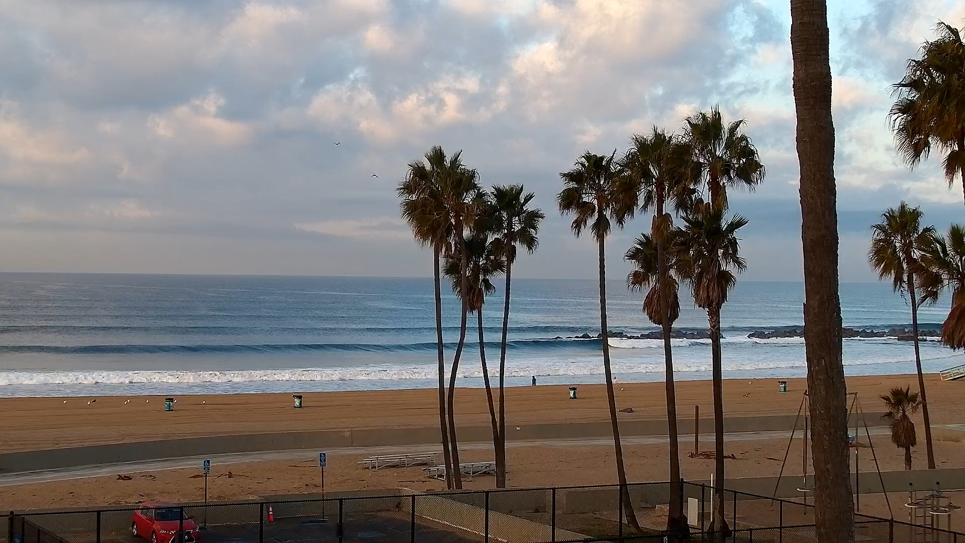 Snapshot of Venice Beach Live Surf Cam taken Jan 17, 2025, 7:42am PST