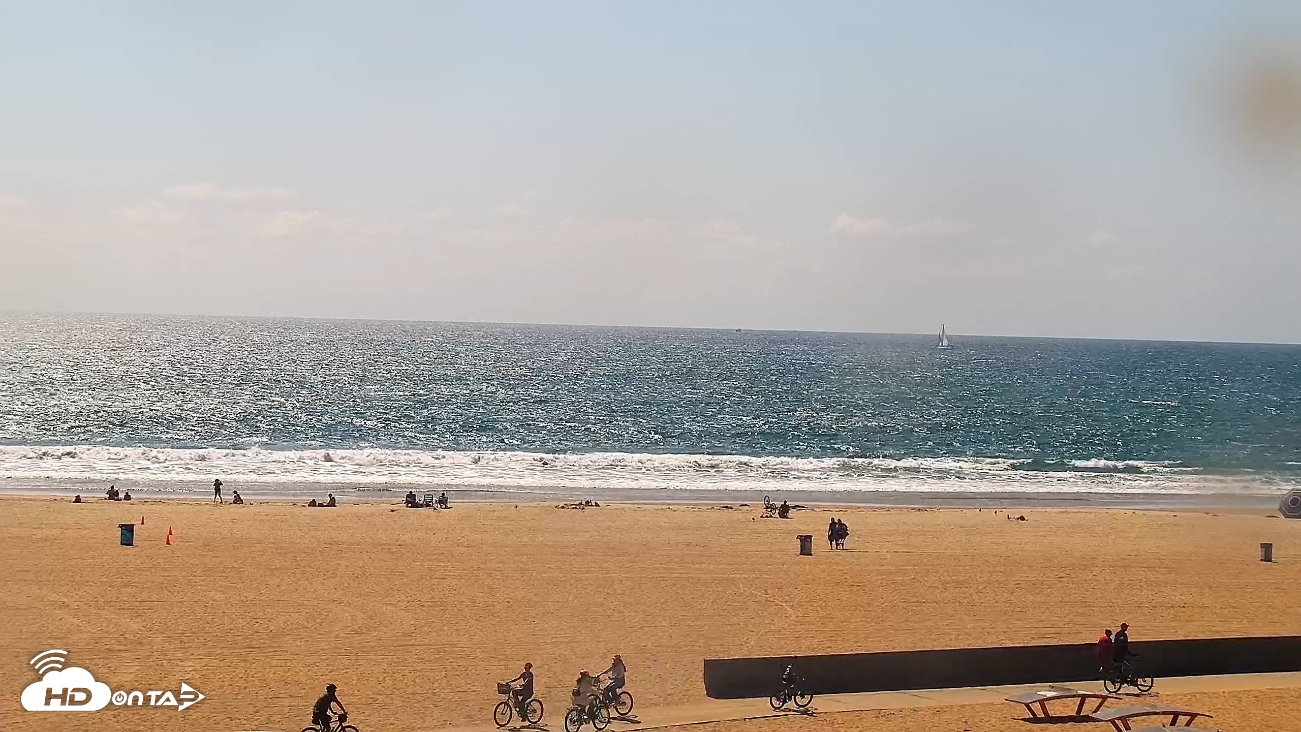 Snapshot of Venice Beach Roaming Live Surf Cam taken Sep 22, 2026, 2:14pm PDT