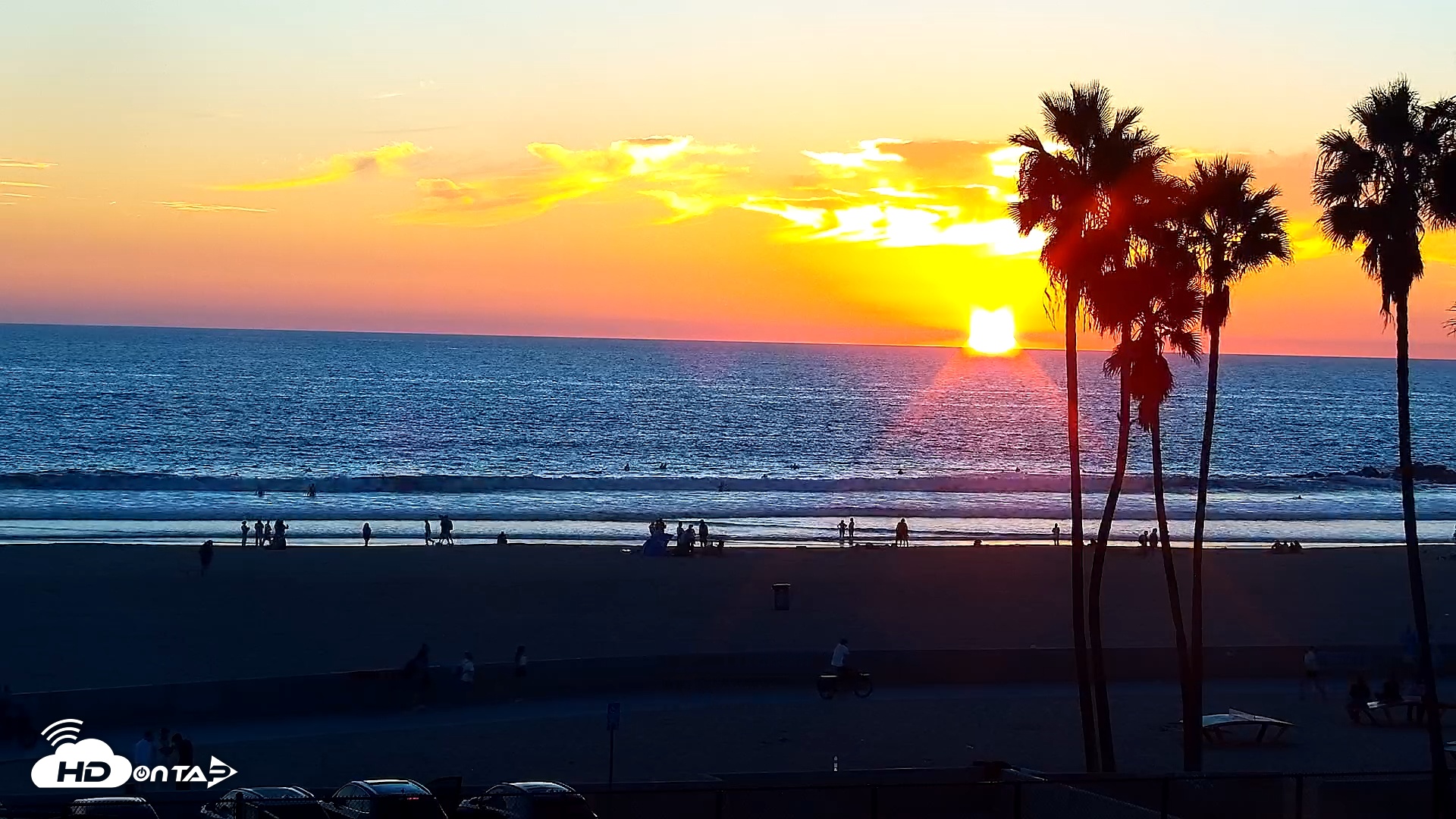 Snapshot of Venice Beach Live Surf Cam taken Oct 19, 2025, 6:13pm PDT