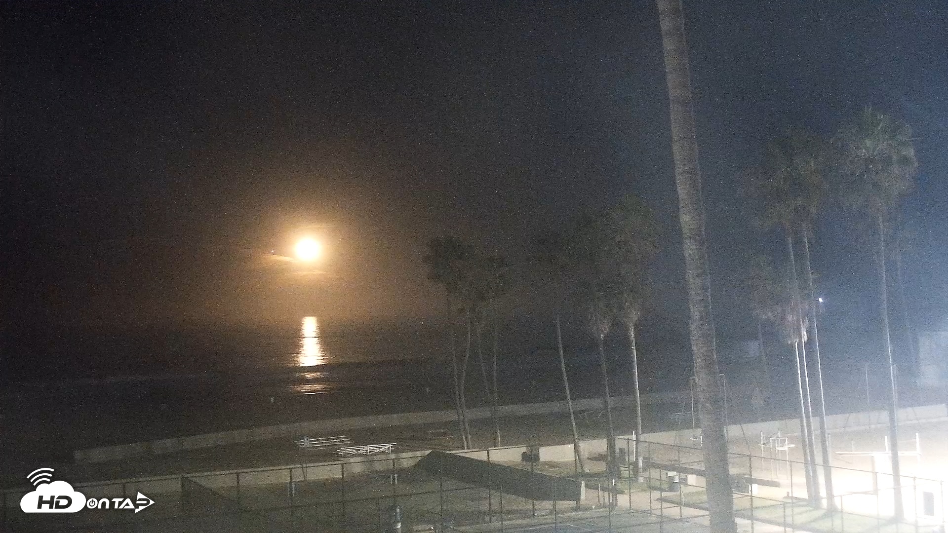 Snapshot of Venice Beach Live Surf Cam taken May 10, 2025, 4:19am PDT