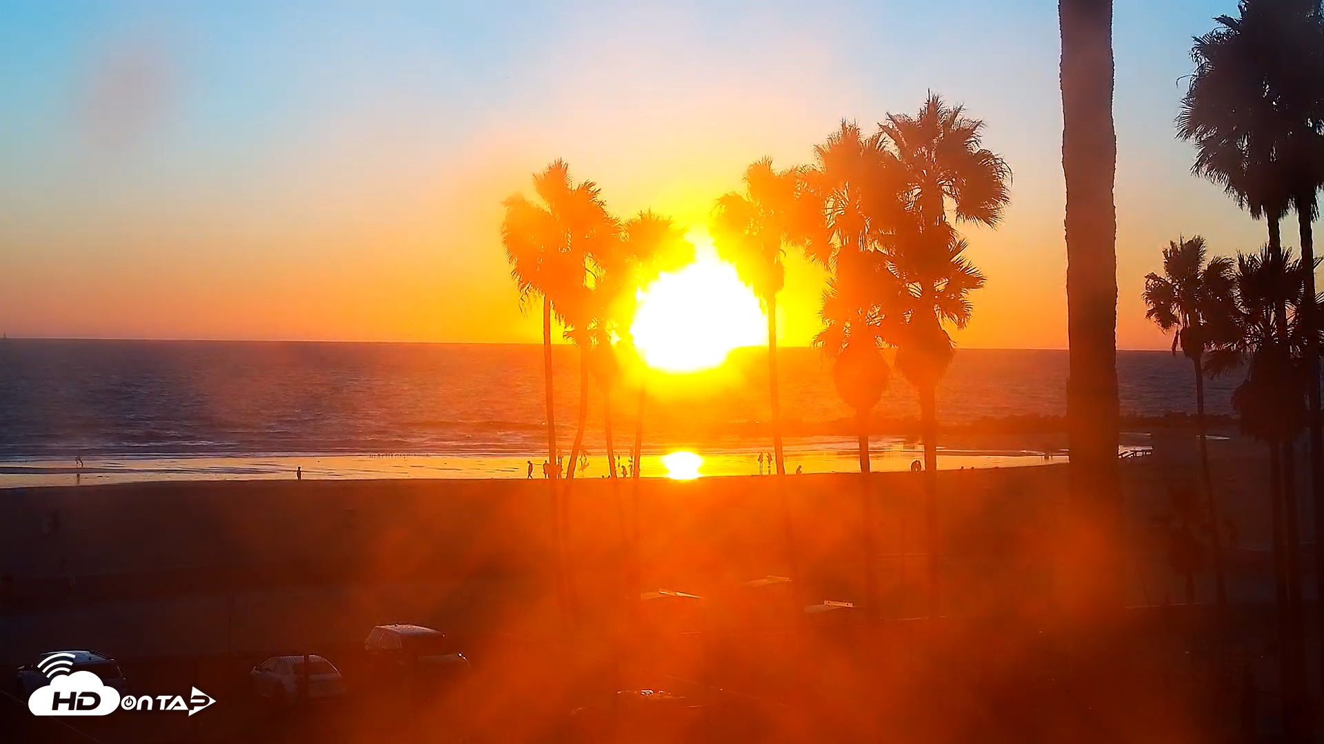 Snapshot of Venice Beach Live Surf Cam taken Oct 9, 2025, 6:24pm PDT
