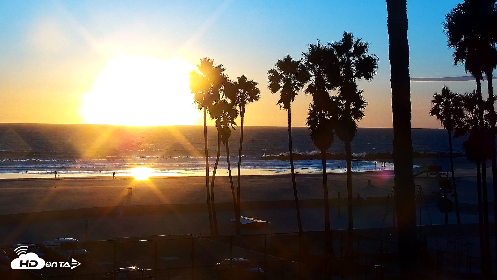 Snapshot of Venice Beach Live Surf Cam taken Oct 22, 2025, 6:01pm PDT