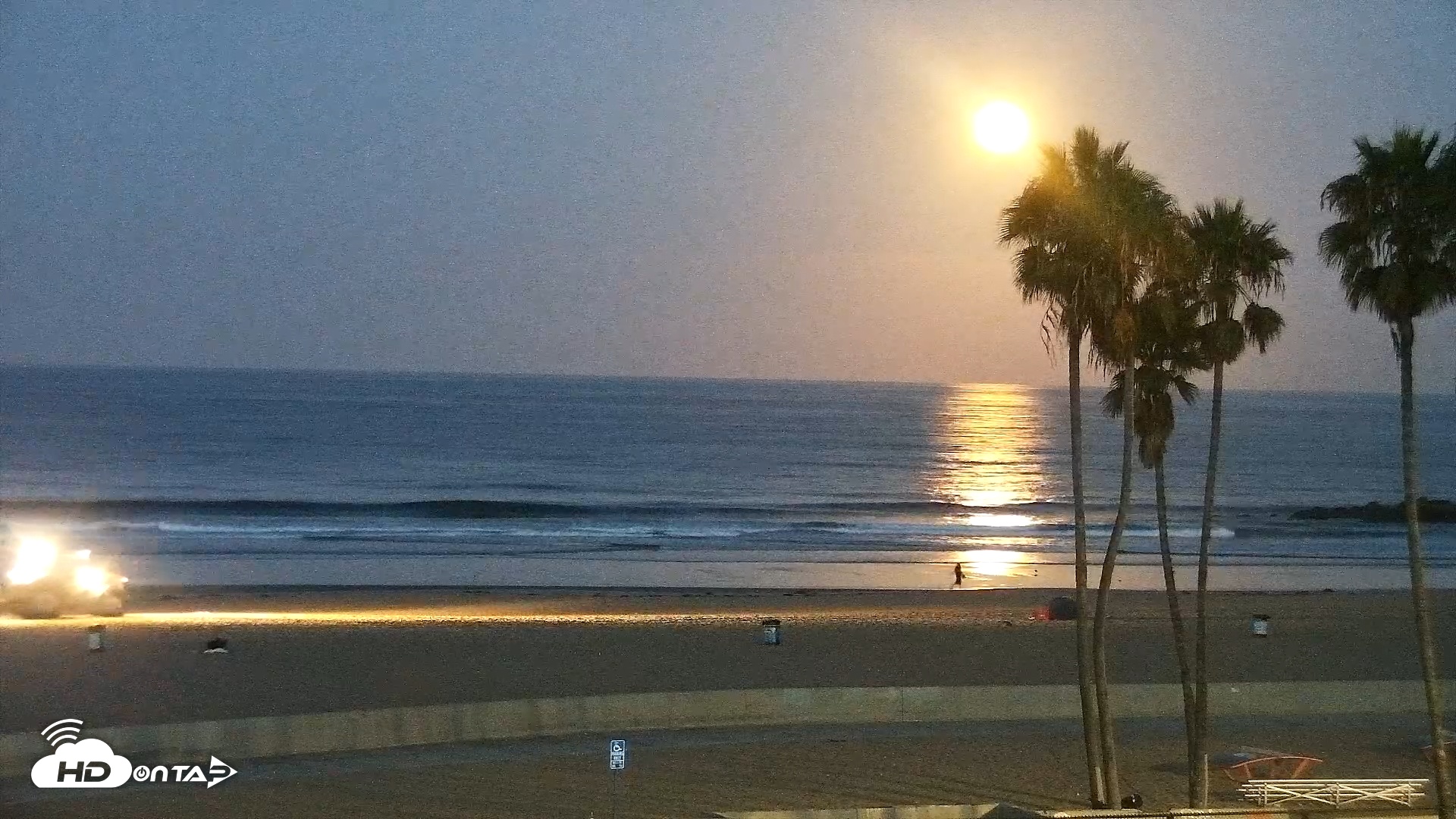 Snapshot of Venice Beach Live Surf Cam taken Sep 7, 2025, 6:00am PDT