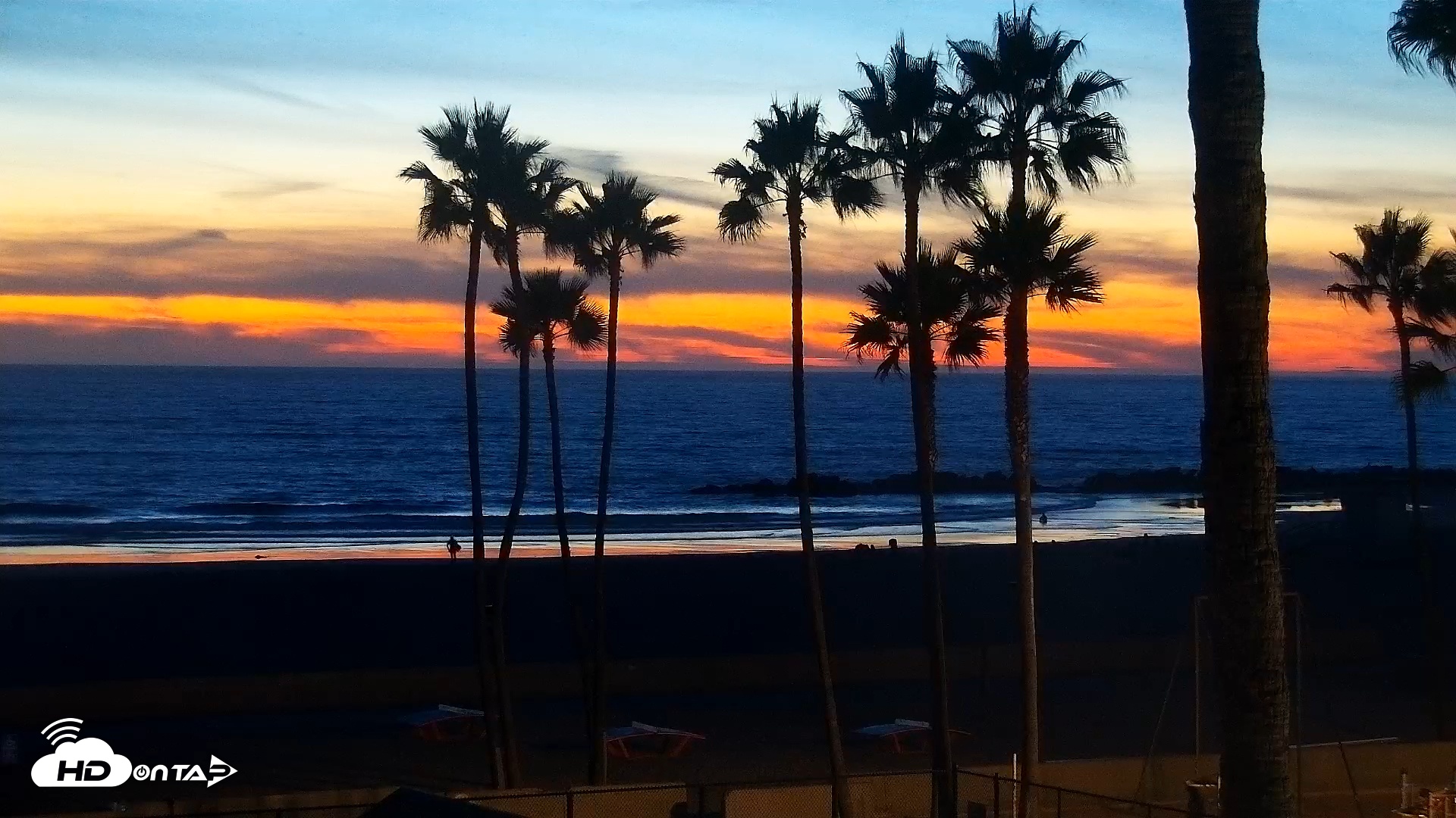 Snapshot of Venice Beach Live Surf Cam taken Nov 10, 2025, 5:27pm PST