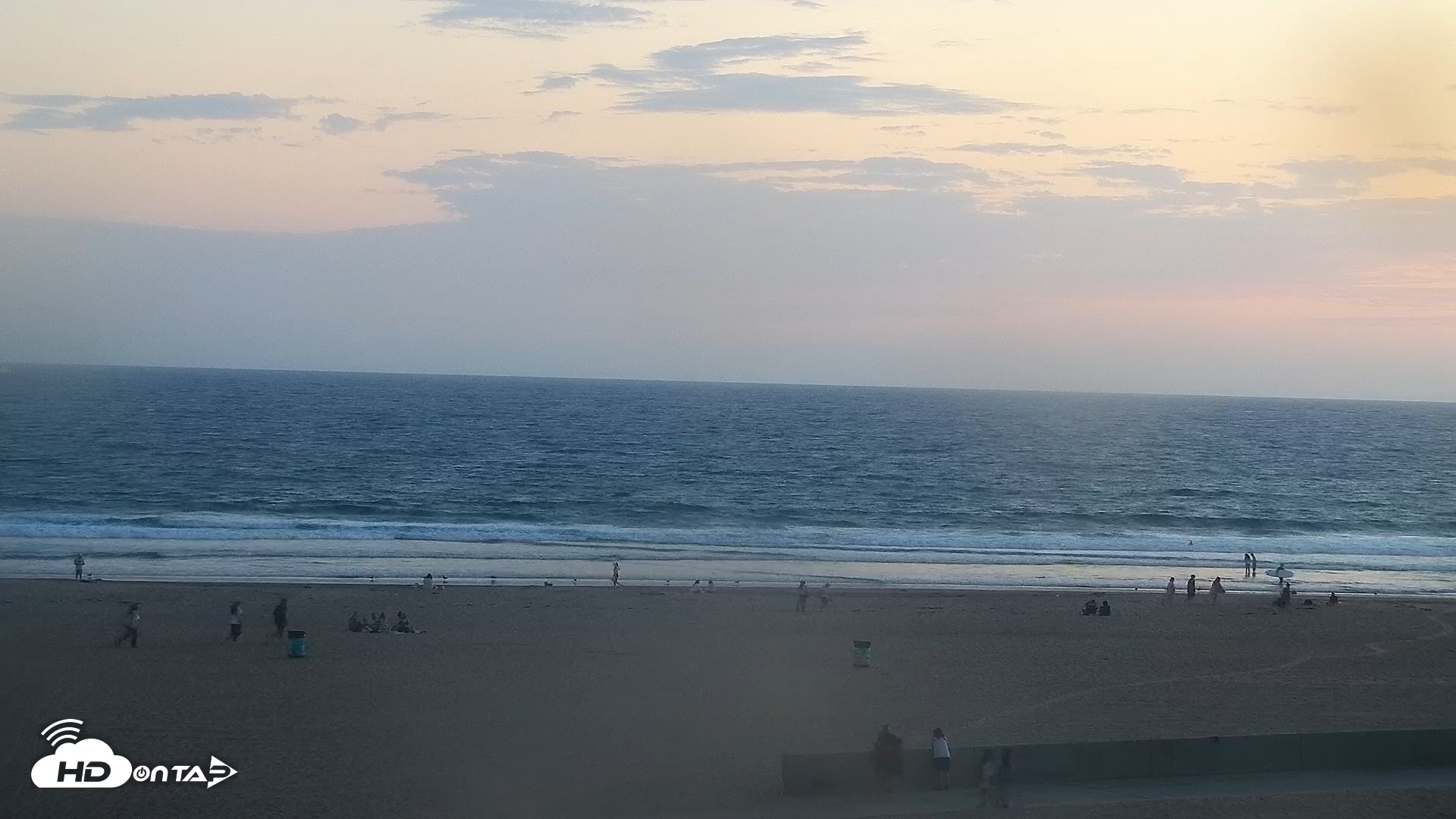 Snapshot of Venice Beach Roaming Live Surf Cam taken Aug 5, 2026, 8:01pm PDT