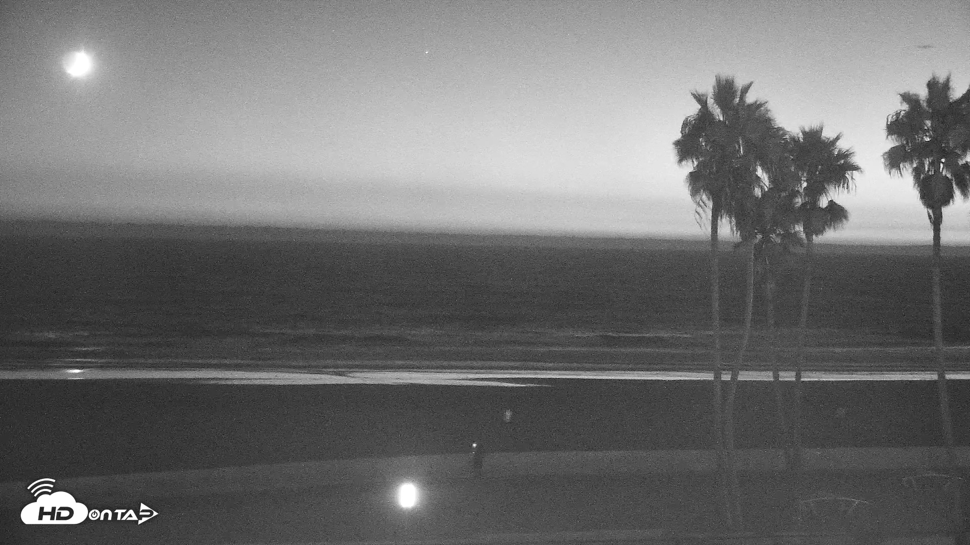 Snapshot of Venice Beach Live Surf Cam taken Sep 24, 2025, 7:42pm PDT