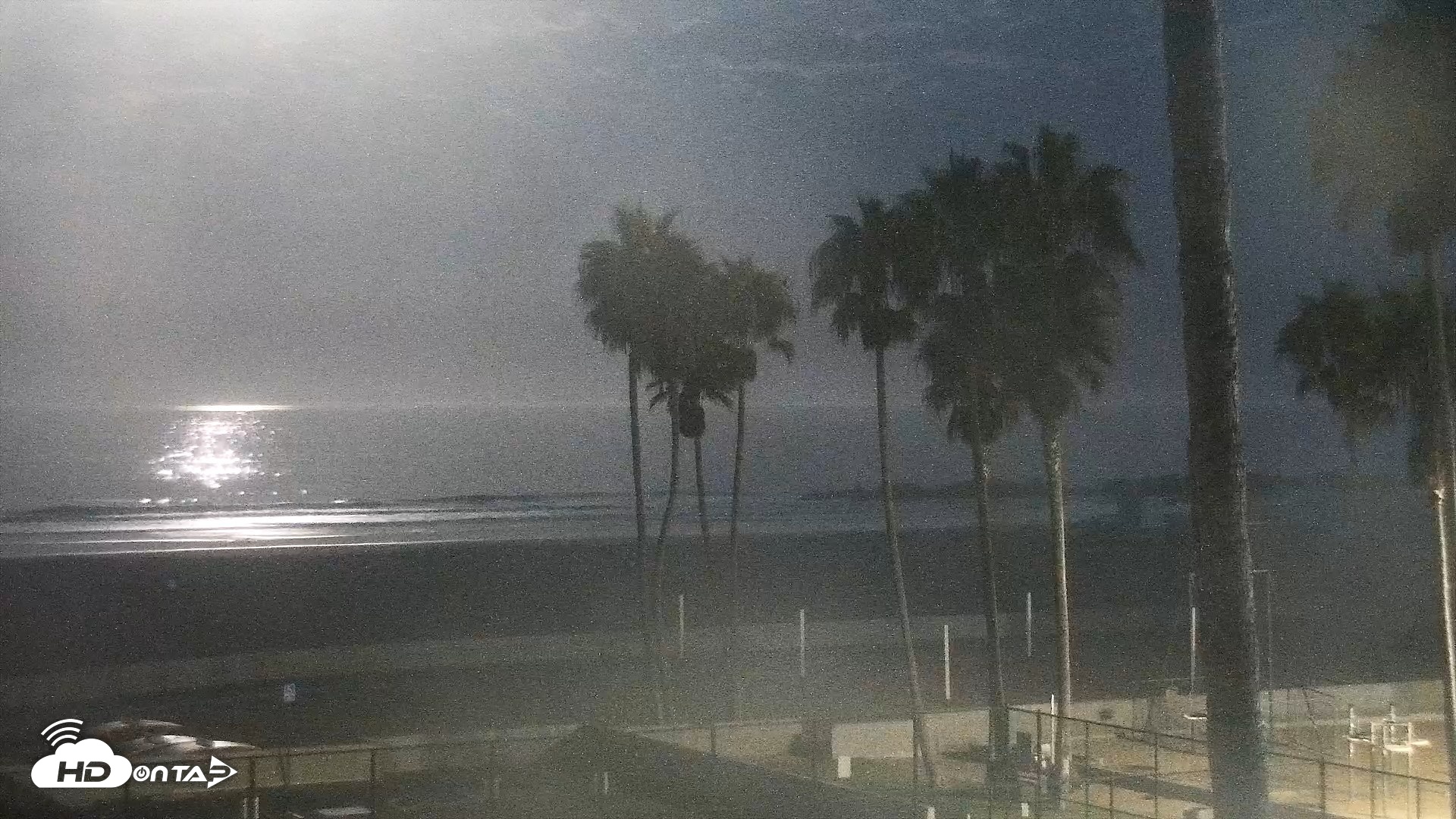 Snapshot of Venice Beach Live Surf Cam taken Aug 28, 2026, 5:41am PDT