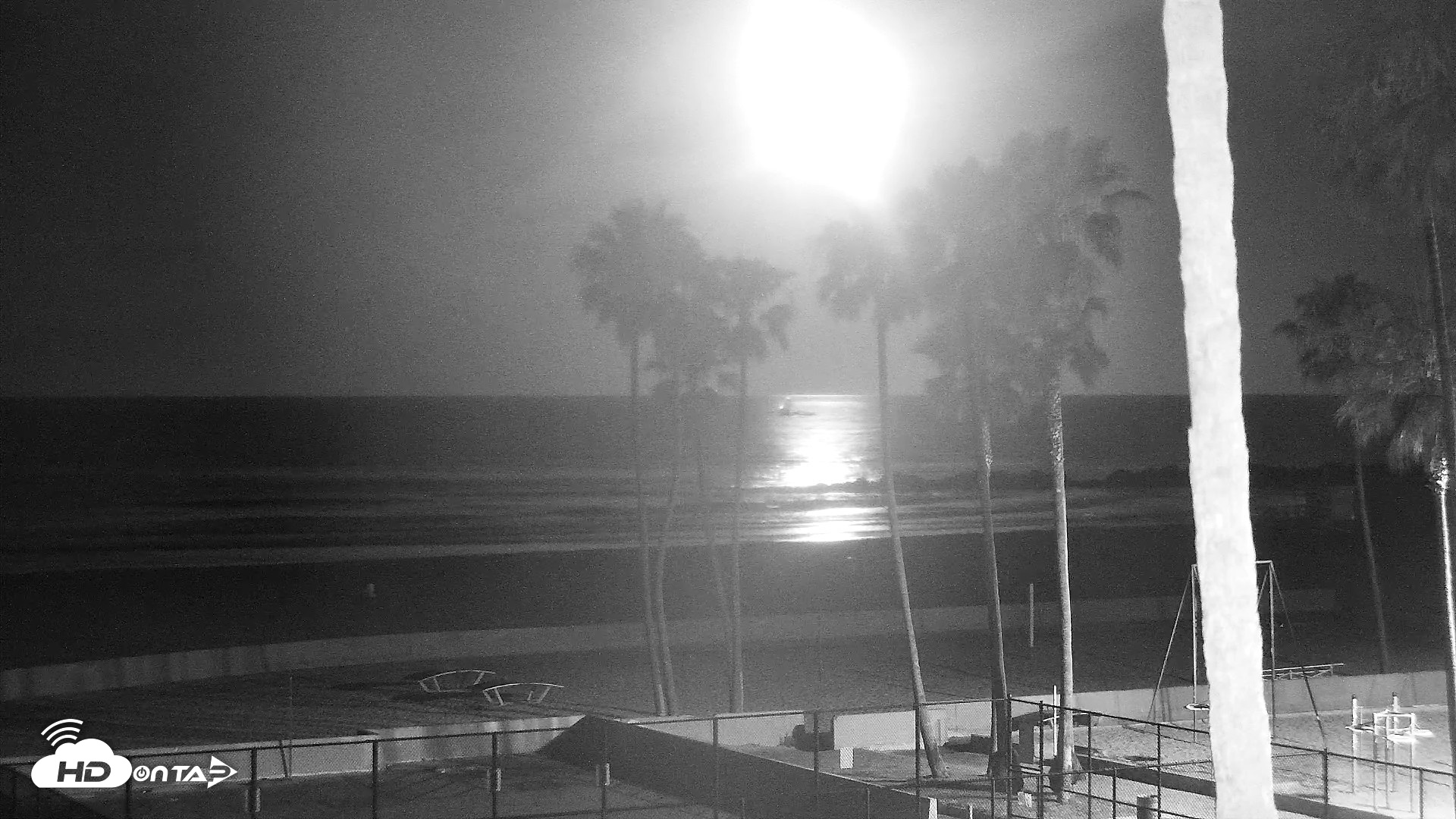 Snapshot of Venice Beach Live Surf Cam taken Apr 28, 2026, 3:51am PDT