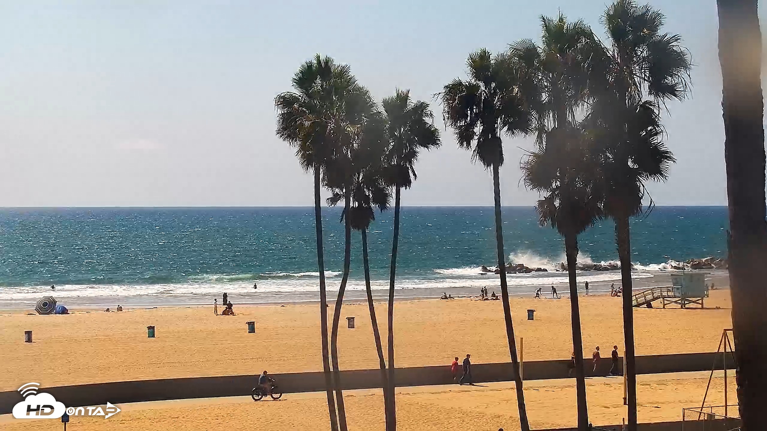Snapshot of Venice Beach Roaming Live Surf Cam taken Sep 22, 2026, 2:14pm PDT