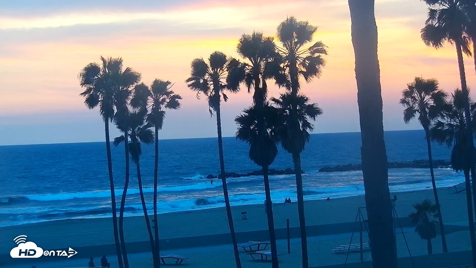 Snapshot of Venice Beach Live Surf Cam taken May 1, 2025, 7:44pm PDT