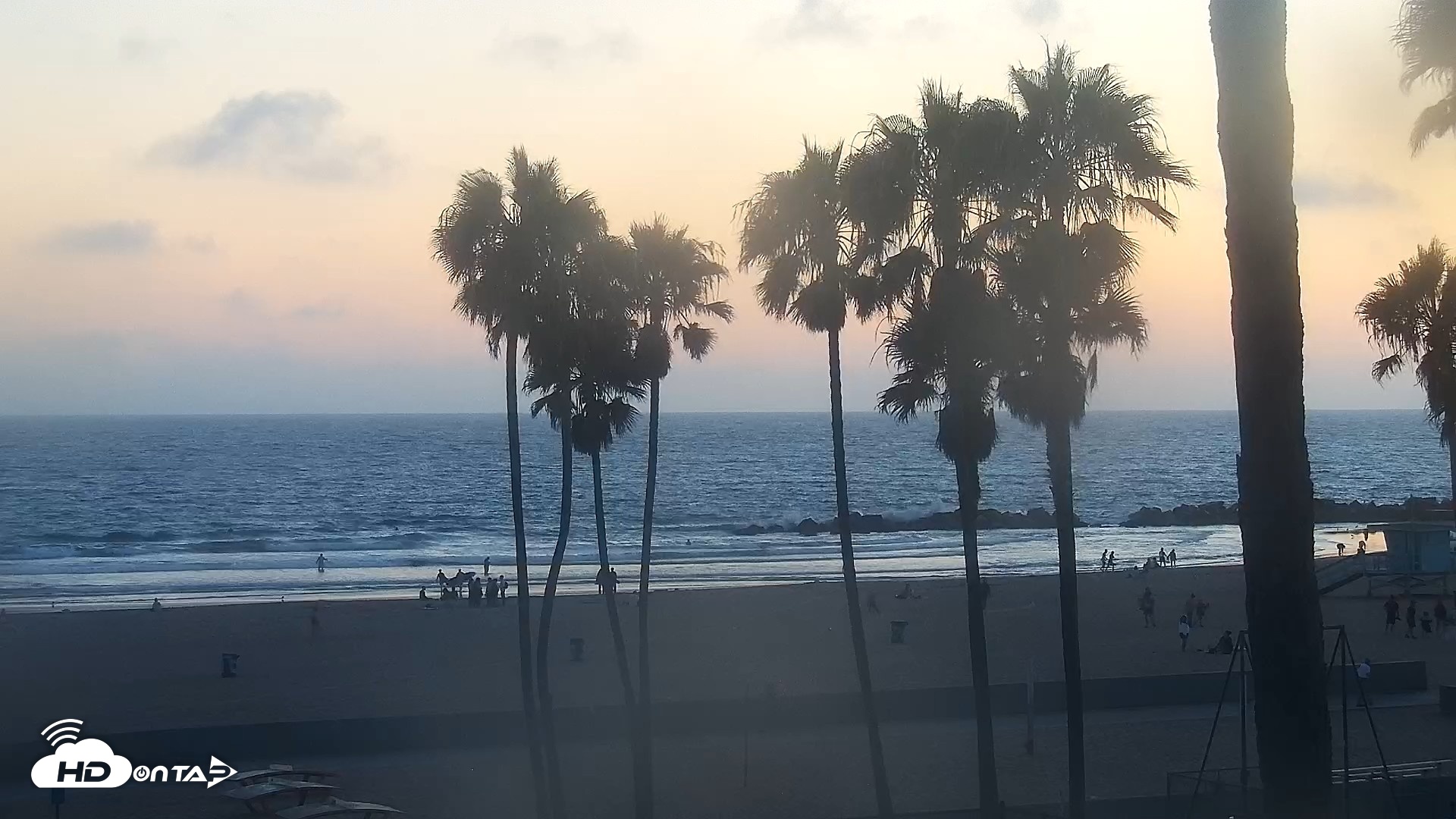 Snapshot of Venice Beach Roaming Live Surf Cam taken Aug 3, 2026, 7:58pm PDT