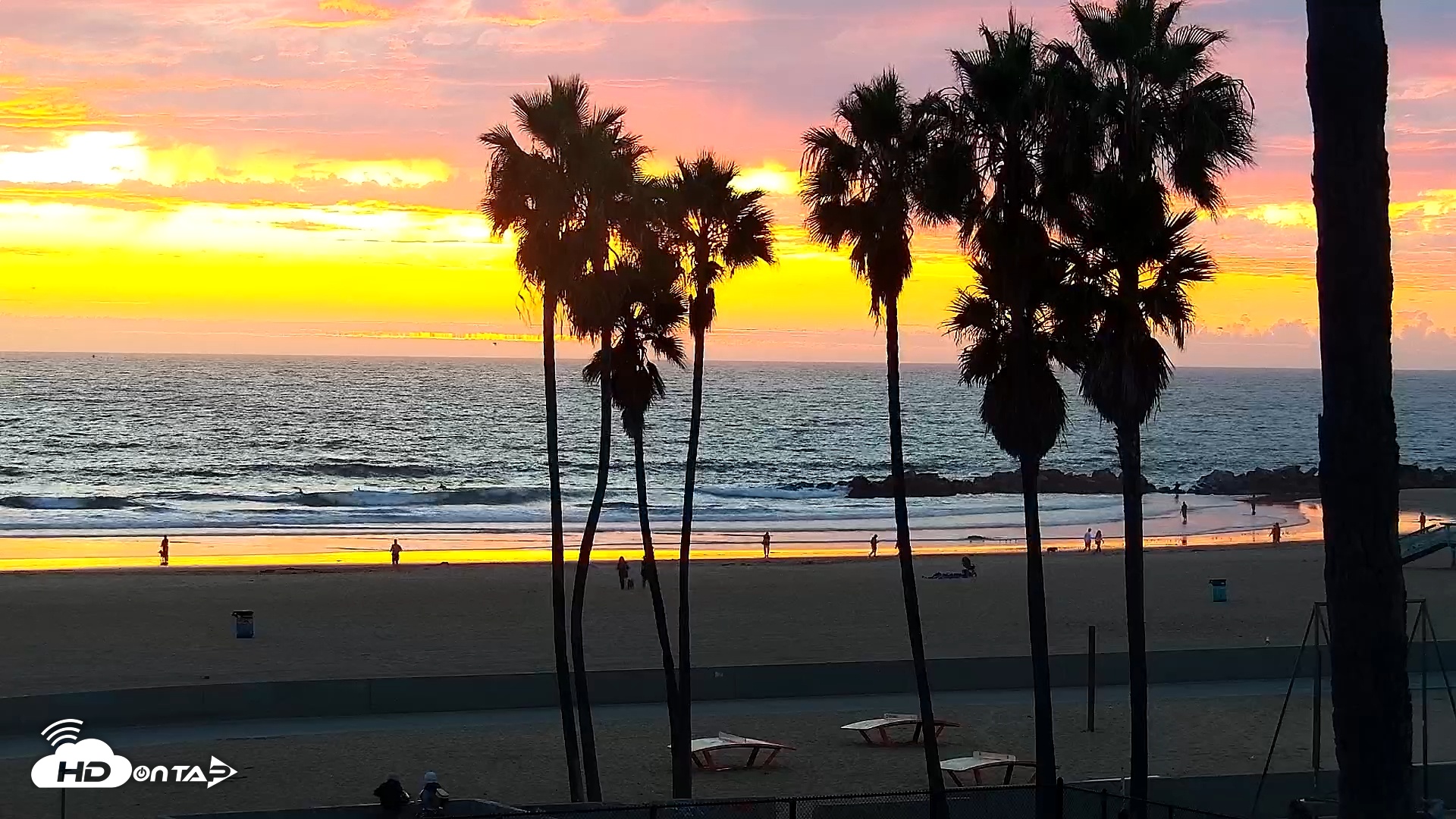 Snapshot of Venice Beach Live Surf Cam taken Oct 21, 2025, 6:22pm PDT