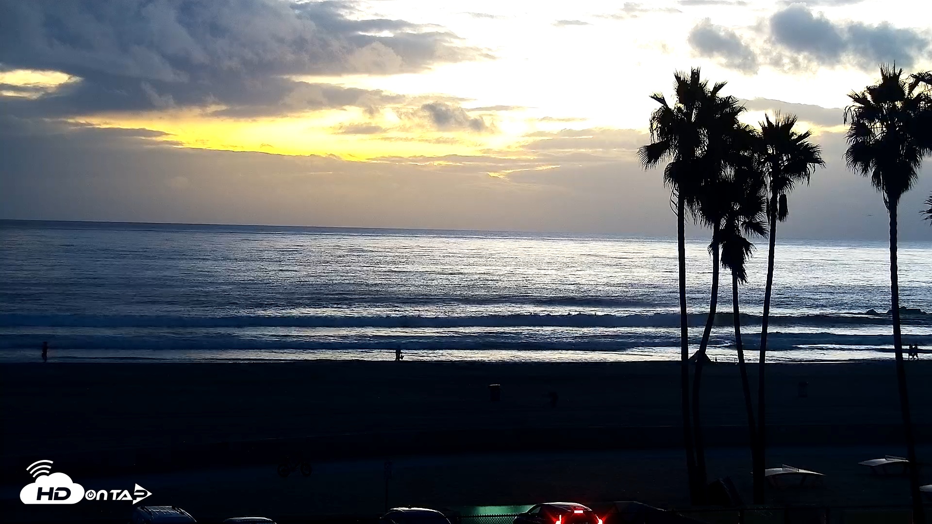 Snapshot of Venice Beach Live Surf Cam taken Oct 14, 2025, 6:43pm PDT