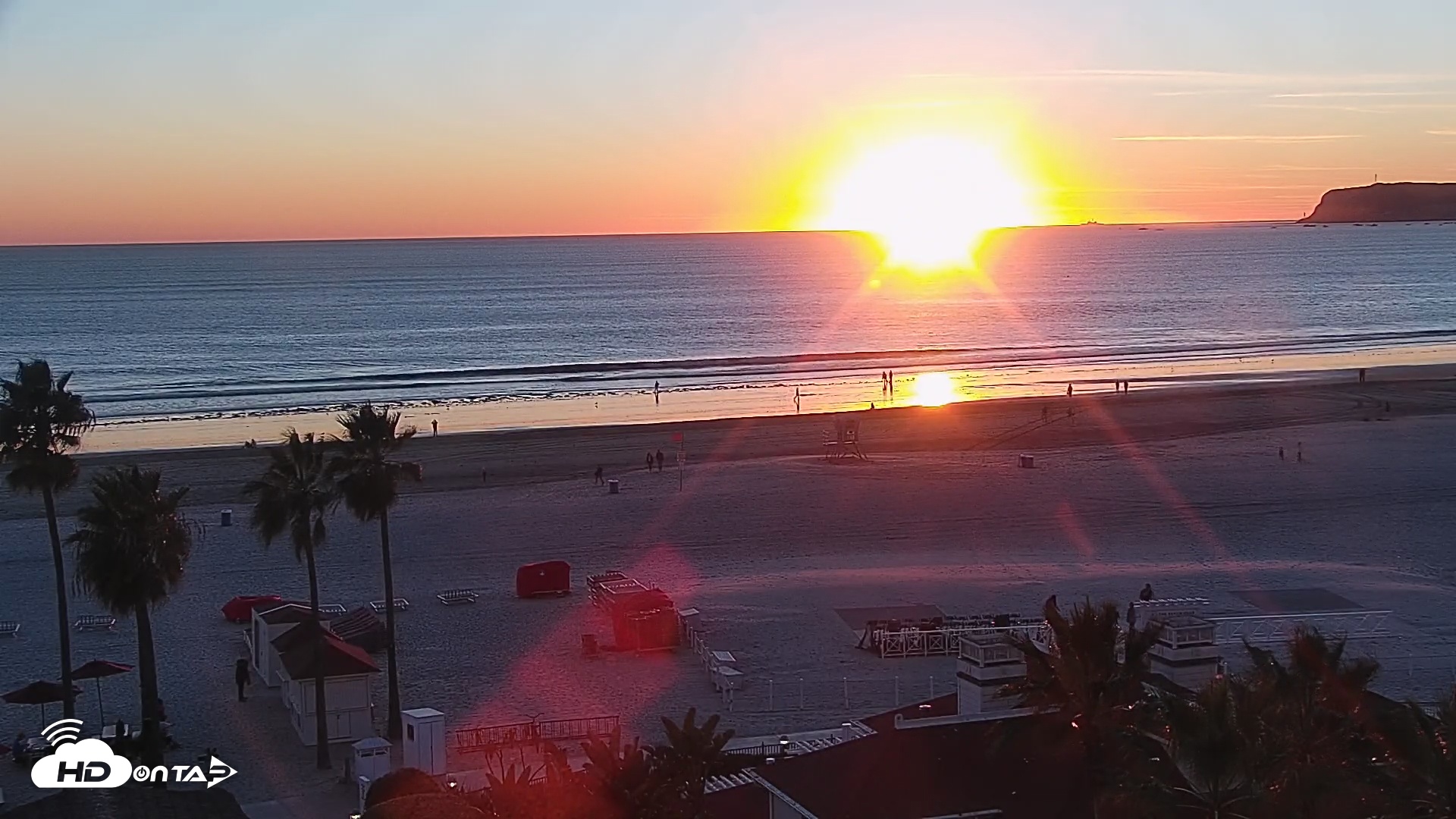 Snapshot of Hotel Del Coronado North Roaming Live Cam taken Dec 4, 2025, 4:41pm PST