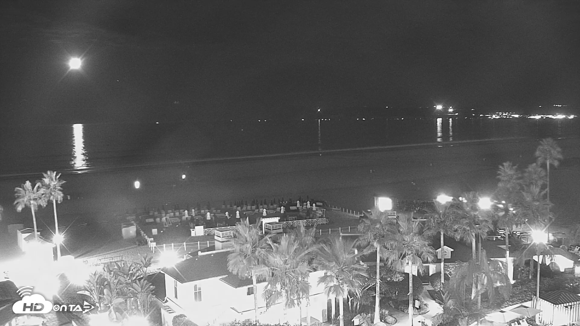 Snapshot of Hotel Del Coronado North Roaming Live Cam taken Sep 27, 2025, 9:14pm PDT