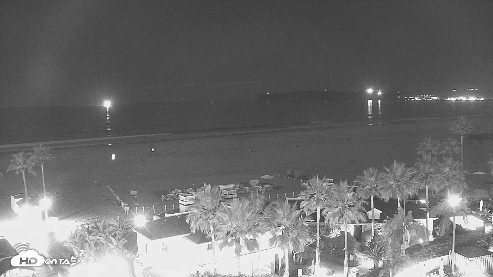 Snapshot of Hotel Del Coronado North Roaming Live Cam taken Apr 29, 2026, 11:56pm PDT
