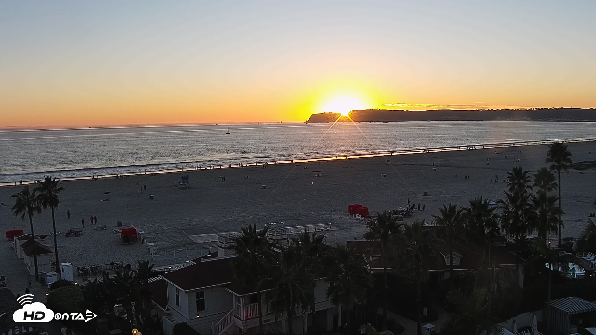 Snapshot of Hotel Del Coronado North Roaming Live Cam taken Oct 19, 2025, 6:06pm PDT