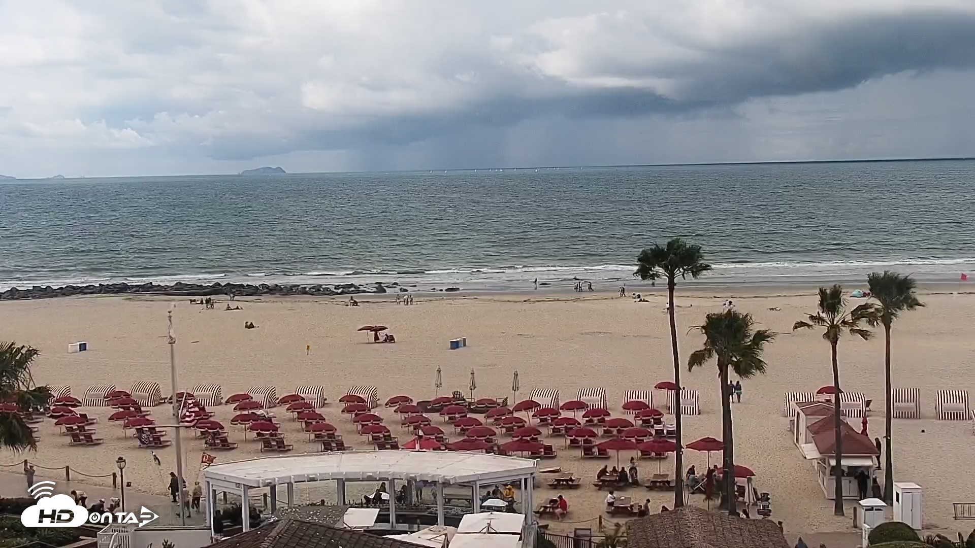 Snapshot of Hotel Del Coronado North Roaming Live Cam taken Apr 12, 2026, 11:47am PDT