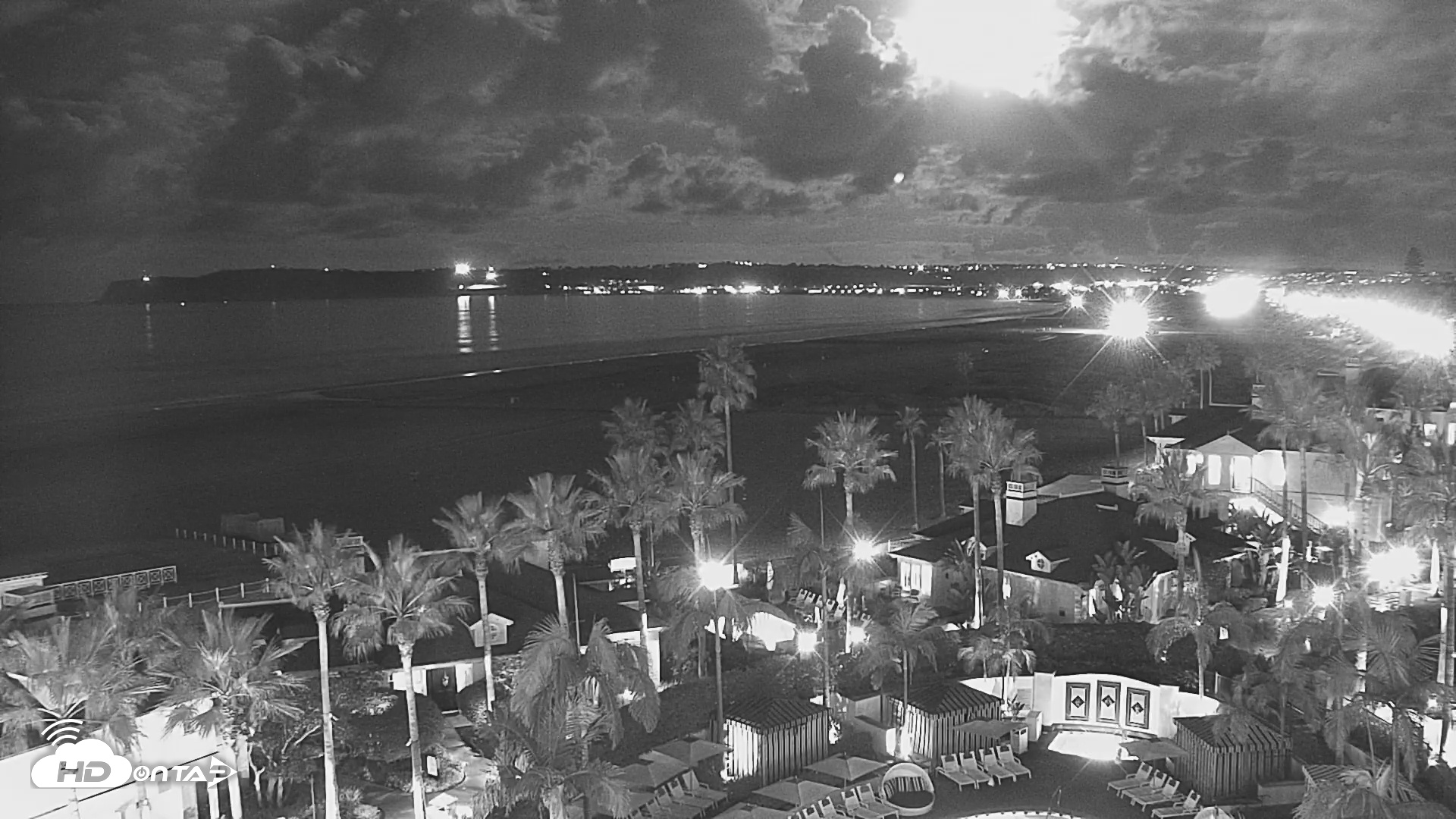 Snapshot of Hotel Del Coronado North Roaming Live Cam taken Dec 3, 2025, 4:07am PST