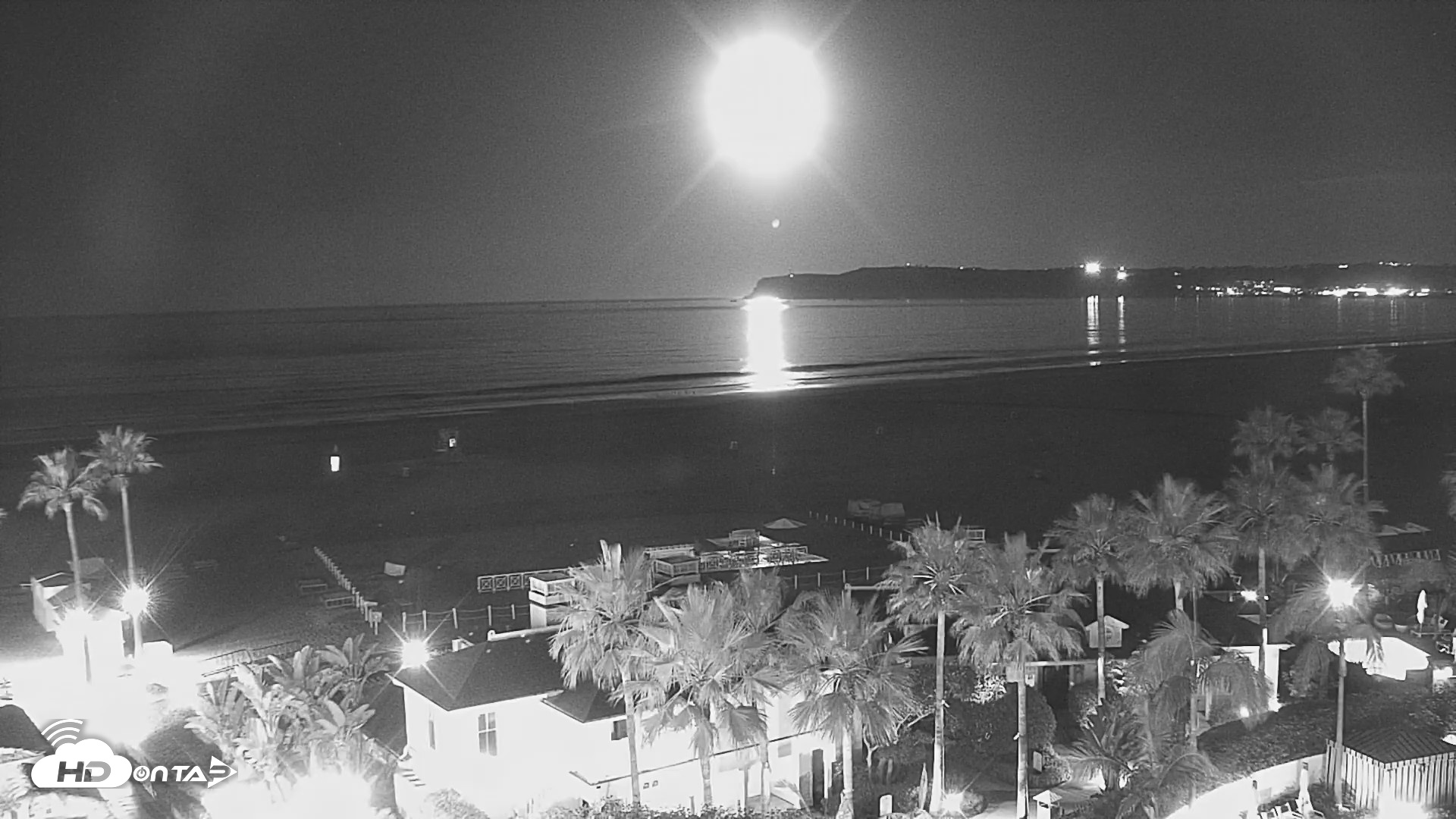 Snapshot of Hotel Del Coronado North Roaming Live Cam taken Apr 29, 2026, 4:01am PDT