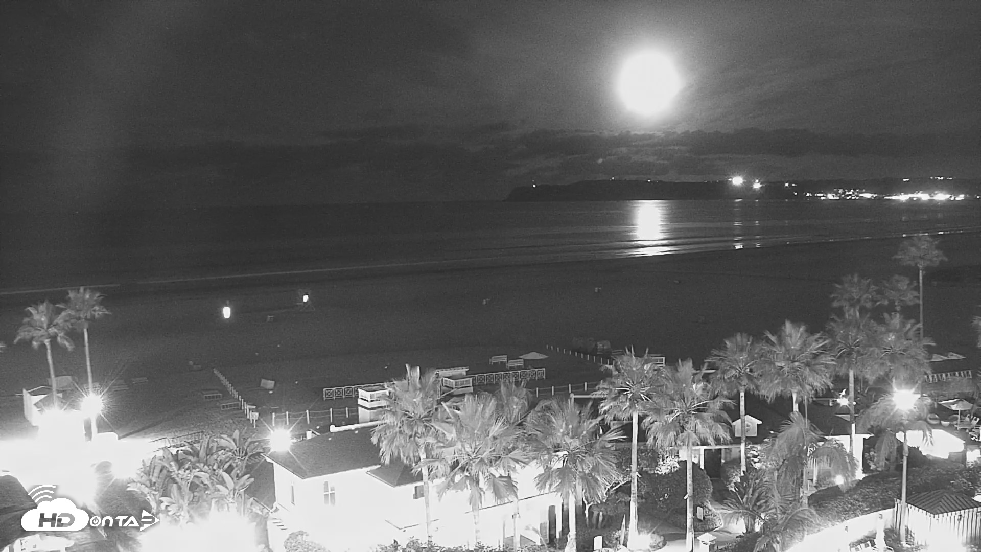 Snapshot of Hotel Del Coronado North Roaming Live Cam taken Apr 28, 2026, 3:42am PDT