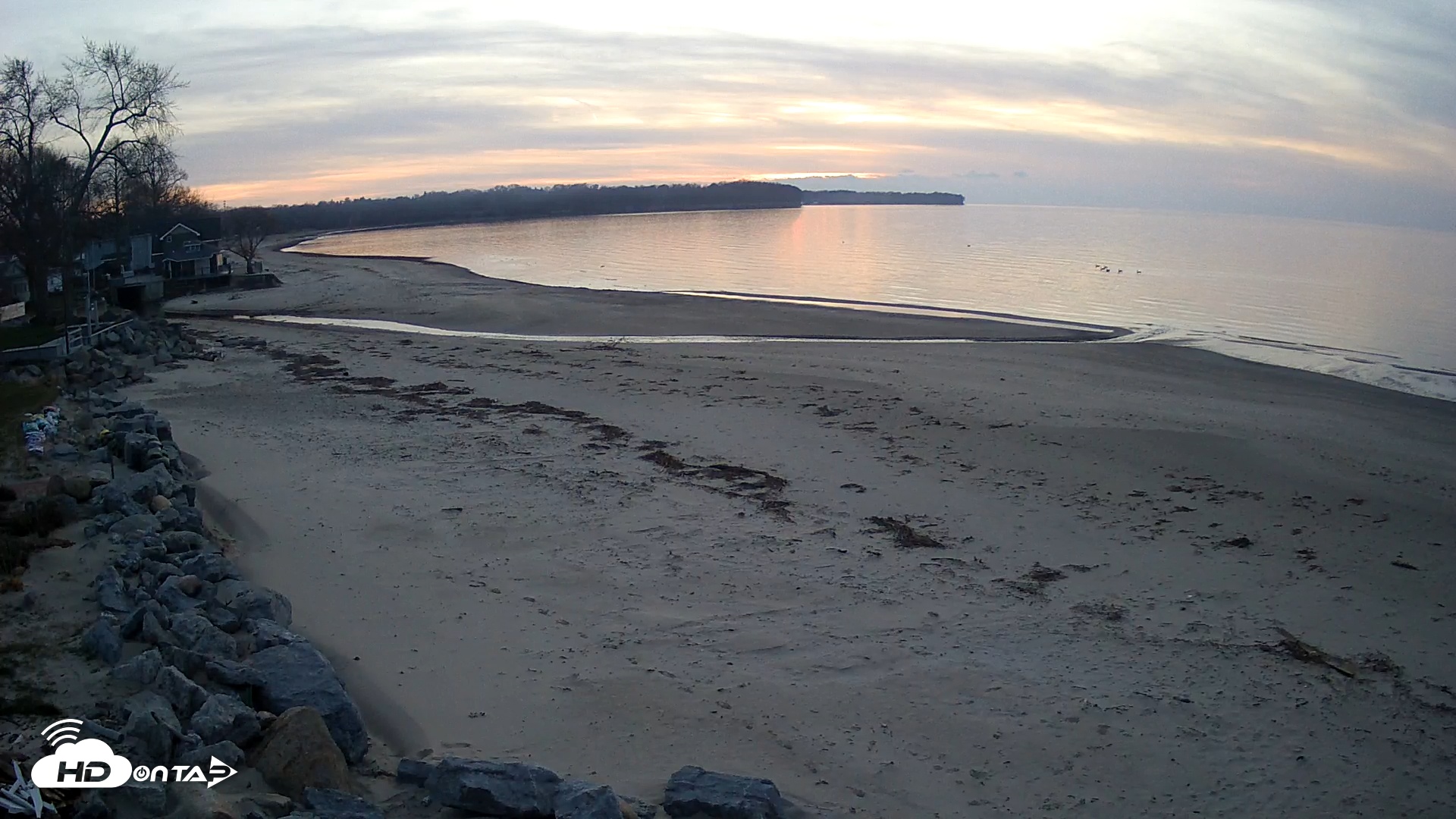 Snapshot of Sunset Bay Lake Erie New York Live Webcam taken Nov 19, 2025, 4:52pm EST