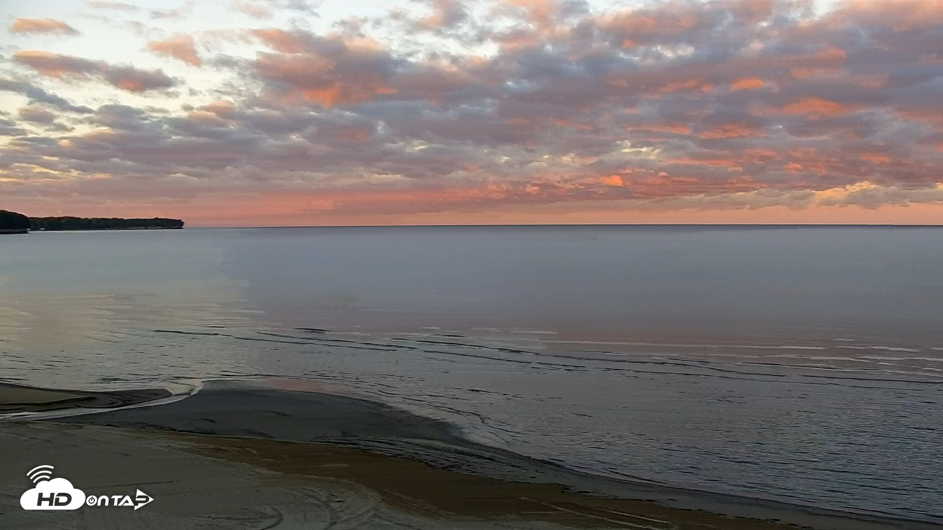 Snapshot of Sunset Bay Lake Erie New York Live Webcam taken Oct 9, 2025, 7:28am EDT