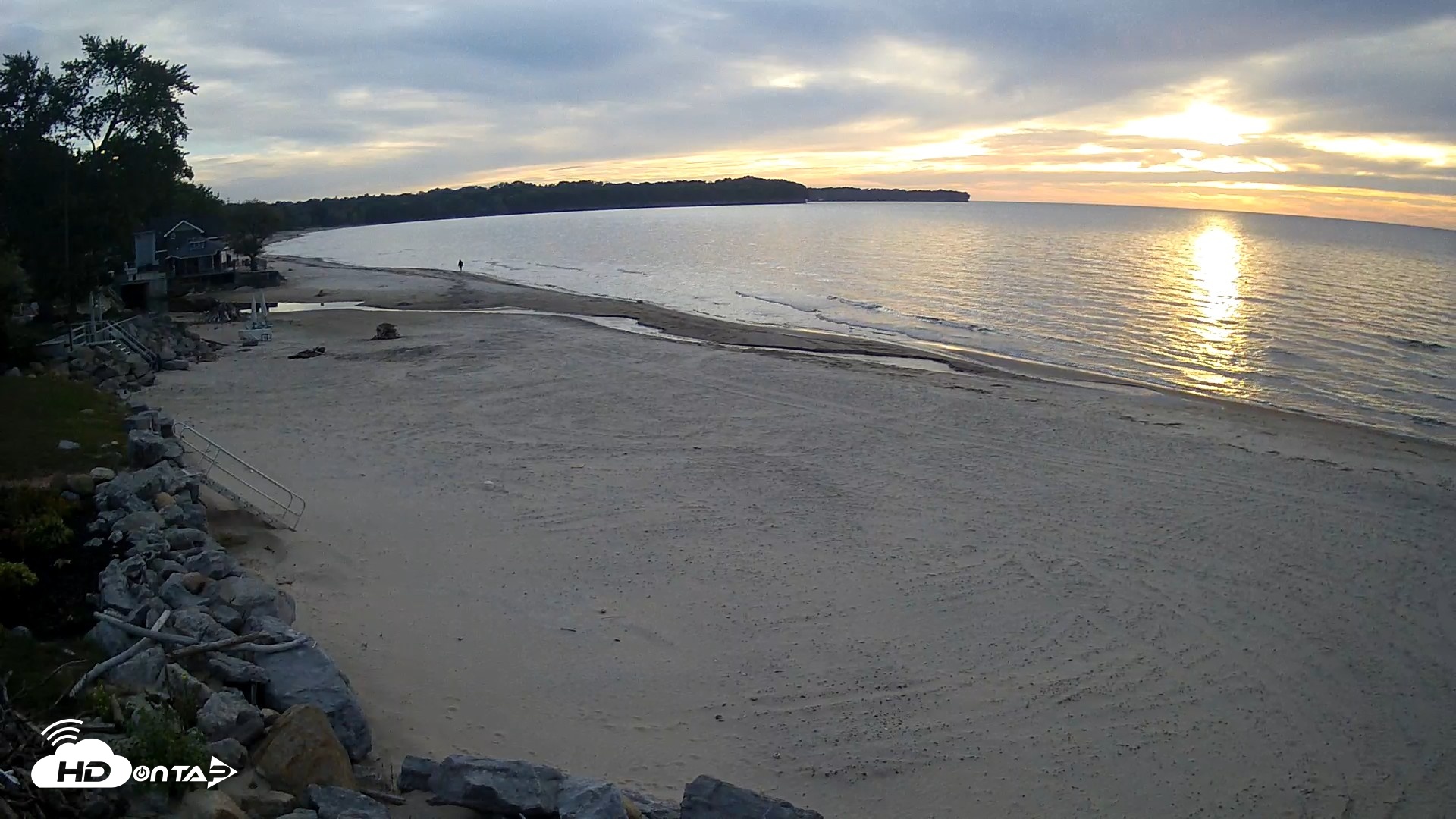 Snapshot of Sunset Bay Lake Erie New York Live Webcam taken Sep 26, 2026, 6:44pm EDT