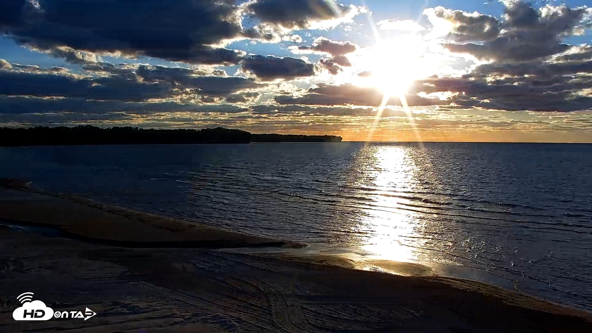 Snapshot of Sunset Bay Lake Erie New York Live Webcam taken Oct 8, 2025, 6:13pm EDT