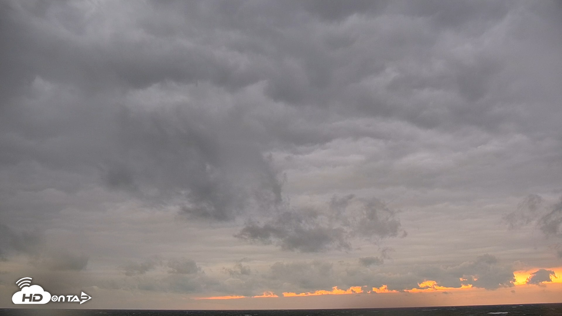 Snapshot of Sunset Bay Lake Erie New York Live Webcam taken Nov 5, 2025, 5:09pm EST