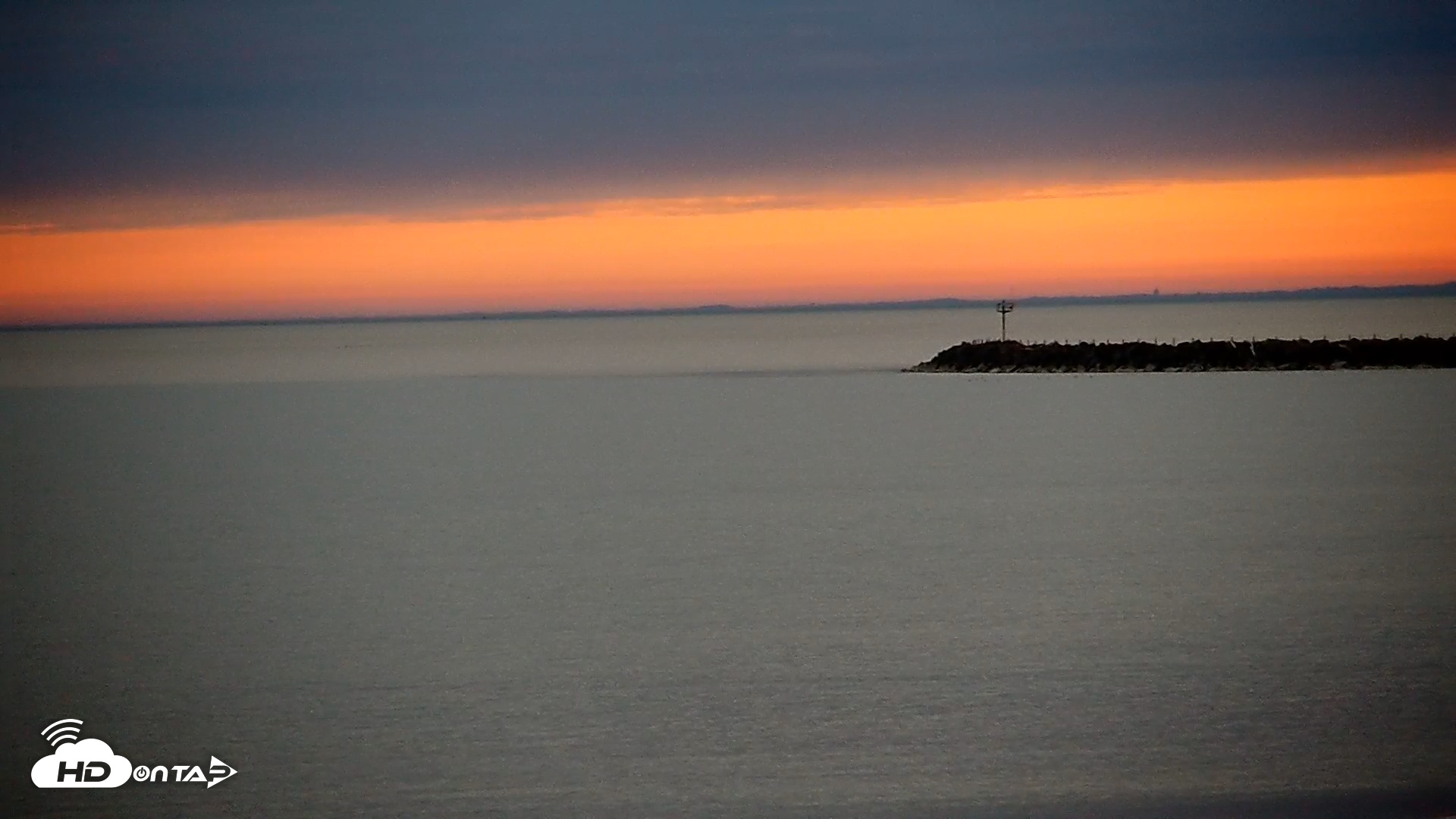 Snapshot of Sunset Bay Lake Erie New York Live Webcam taken May 1, 2025, 6:28am EDT