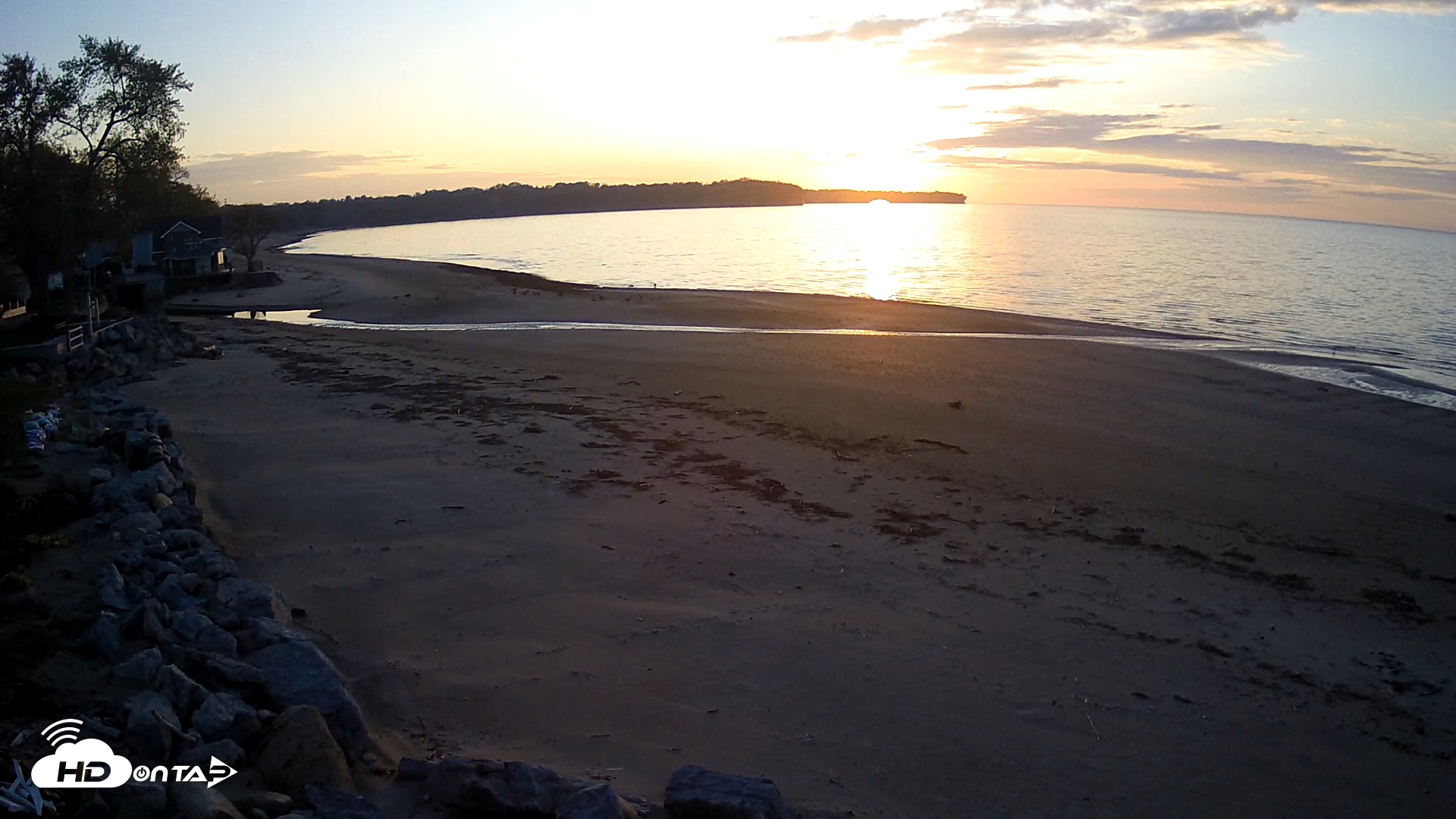 Snapshot of Sunset Bay Lake Erie New York Live Webcam taken Nov 2, 2025, 4:51pm EST