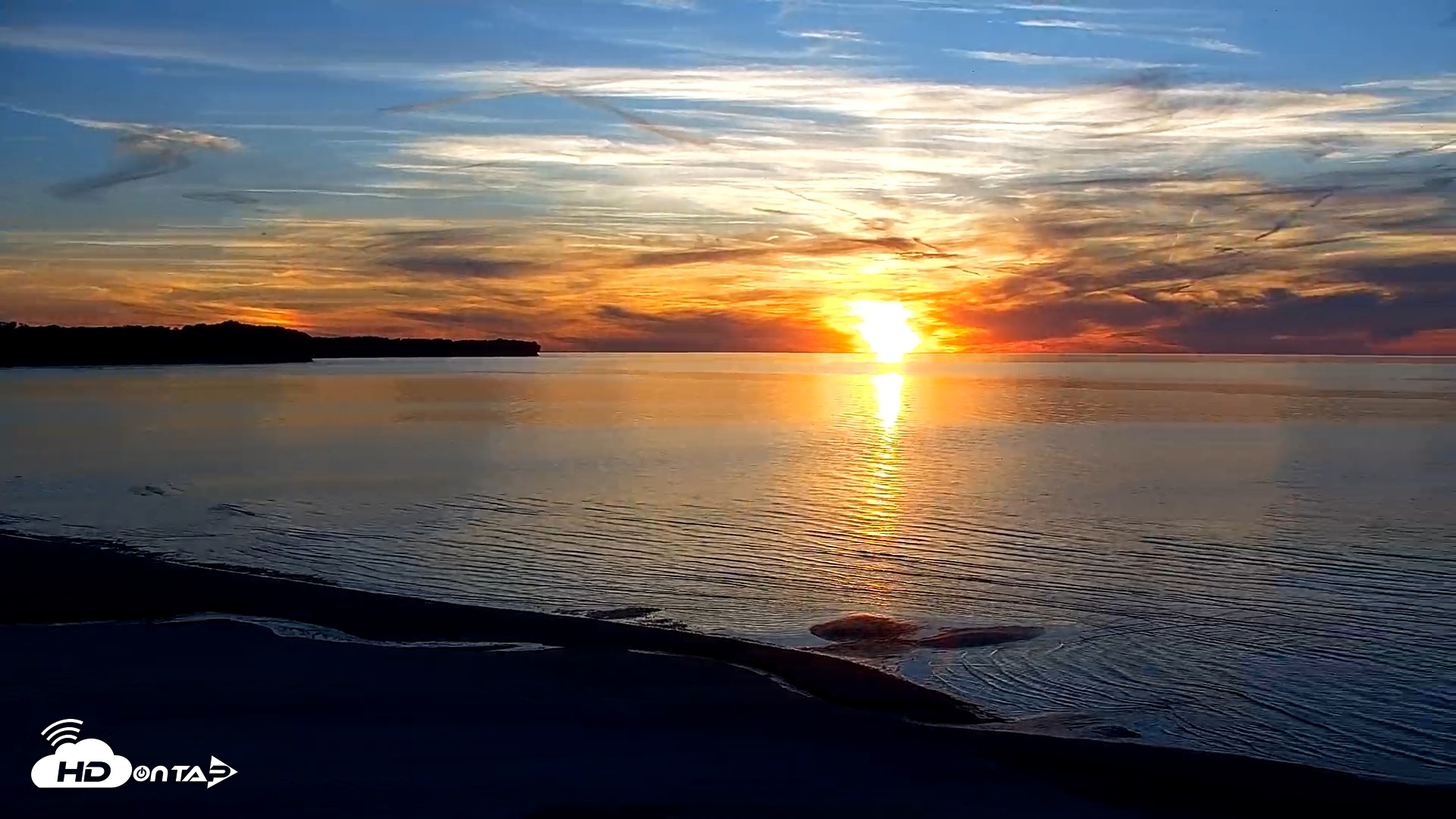 Snapshot of Sunset Bay Lake Erie New York Live Webcam taken Oct 2, 2025, 6:52pm EDT