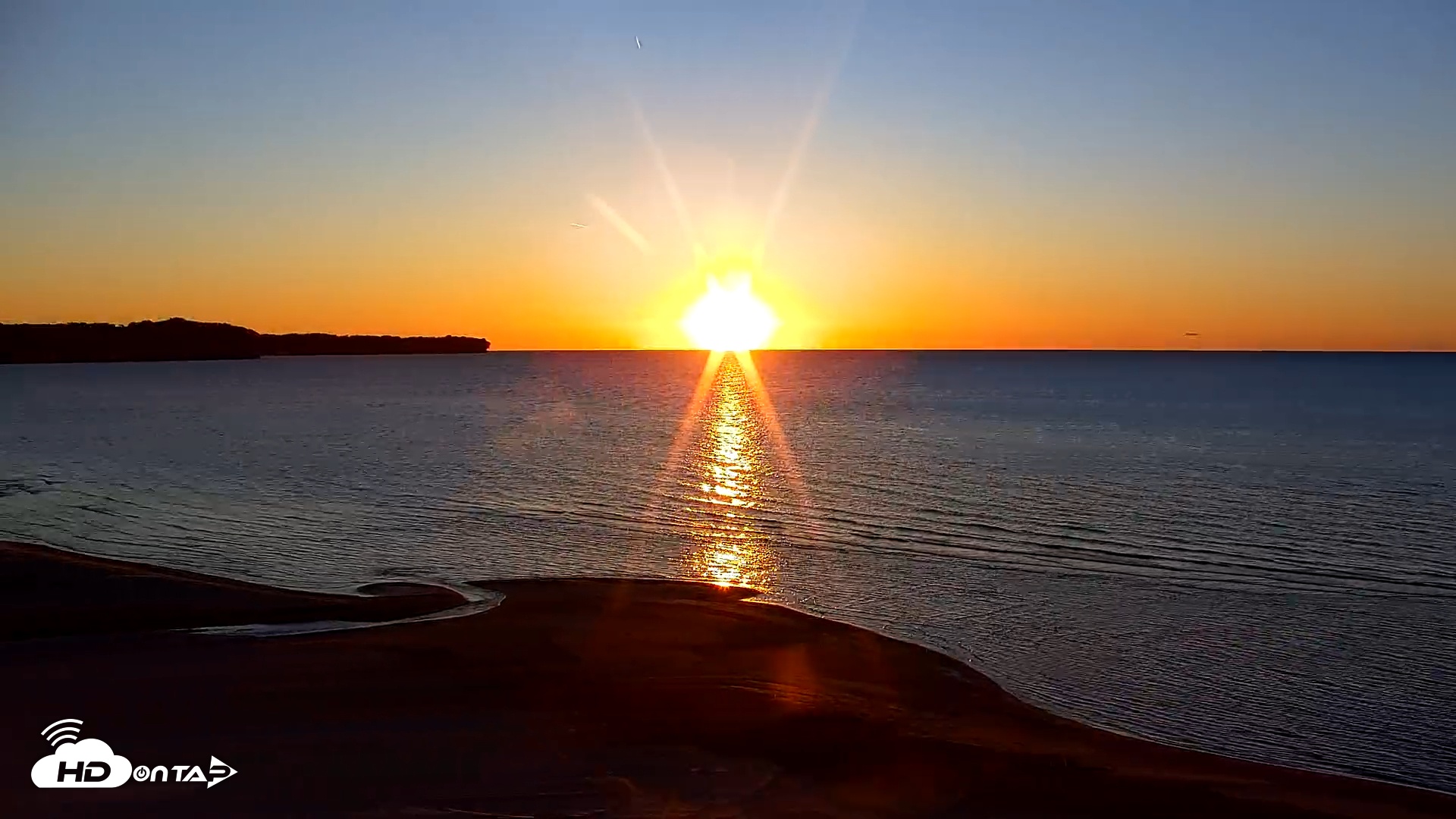 Snapshot of Sunset Bay Lake Erie New York Live Webcam taken Oct 9, 2025, 6:38pm EDT