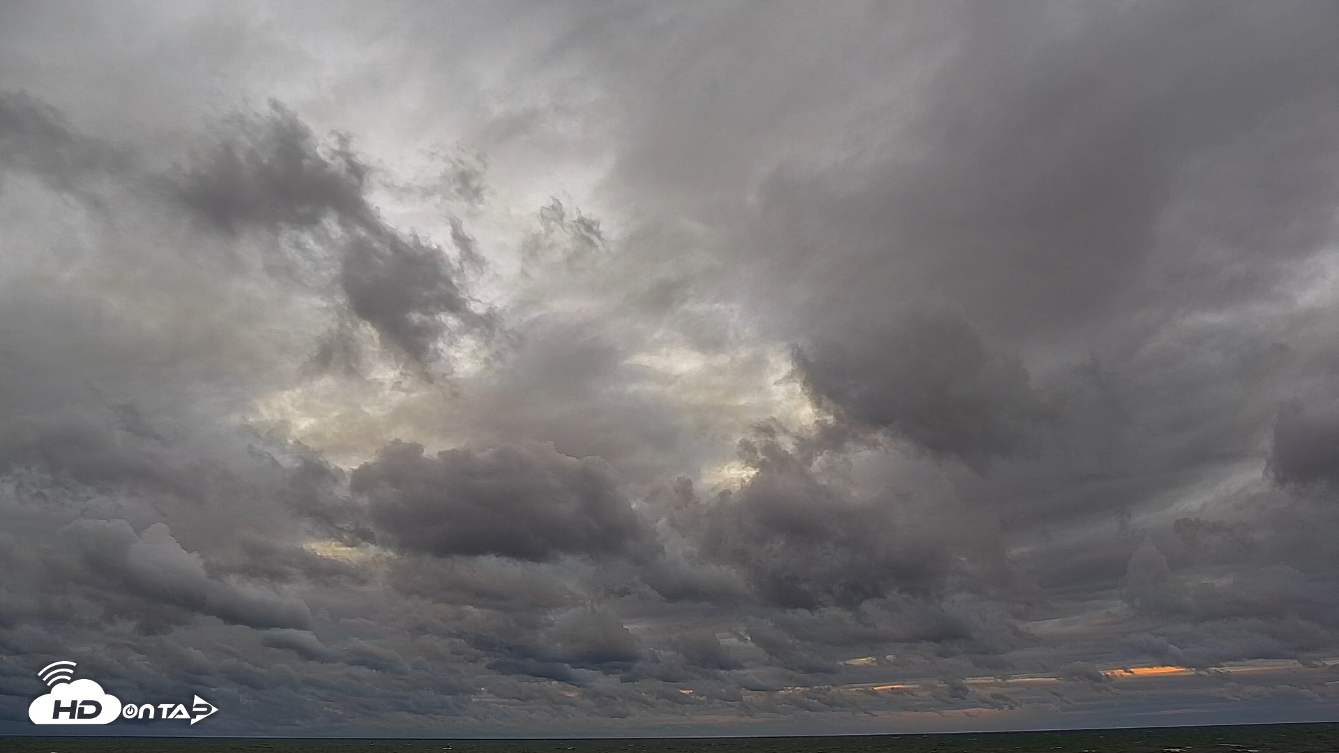 Snapshot of Sunset Bay Lake Erie New York Live Webcam taken Nov 17, 2025, 7:14am EST