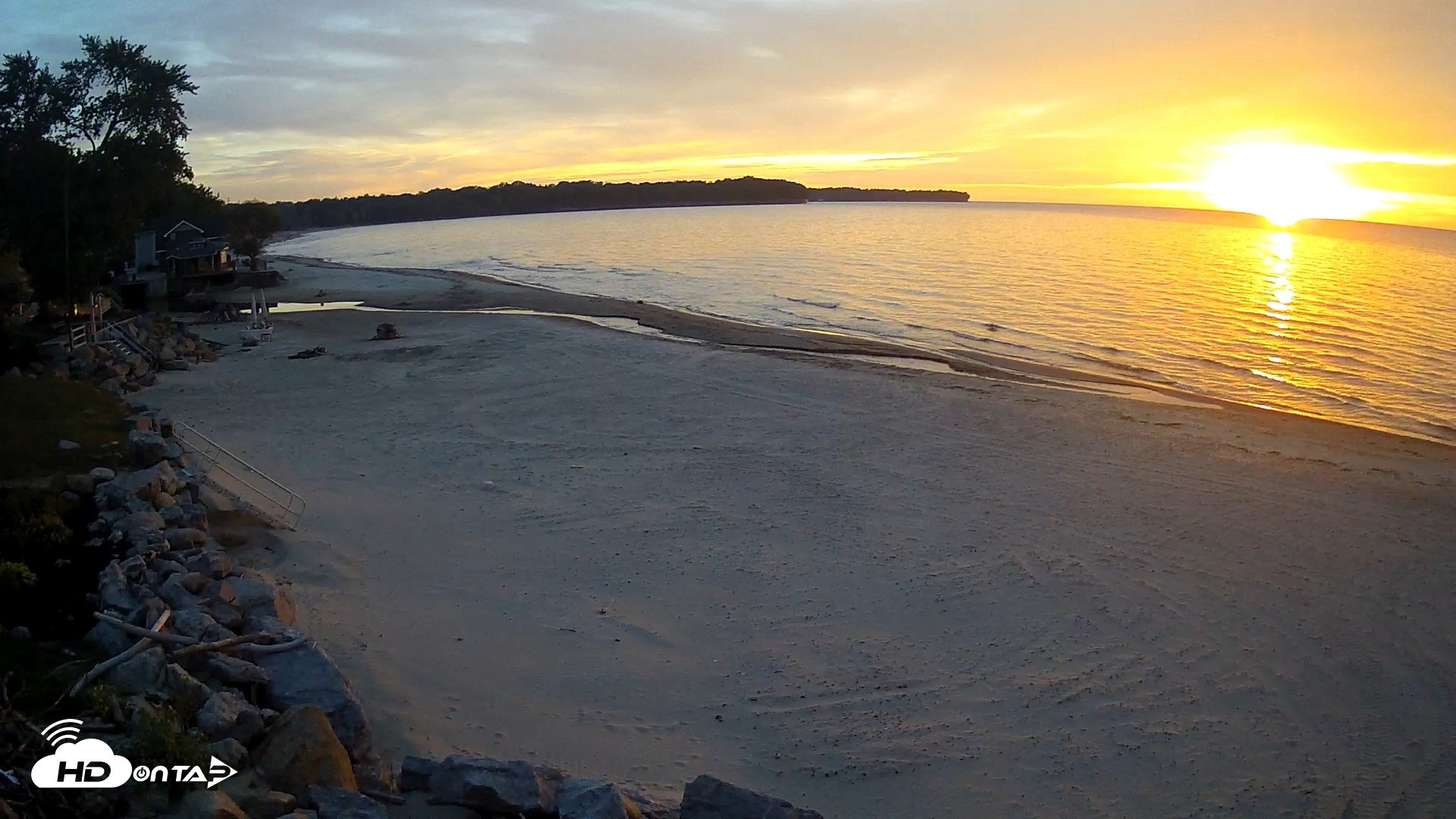 Snapshot of Sunset Bay Lake Erie New York Live Webcam taken Sep 26, 2026, 7:05pm EDT