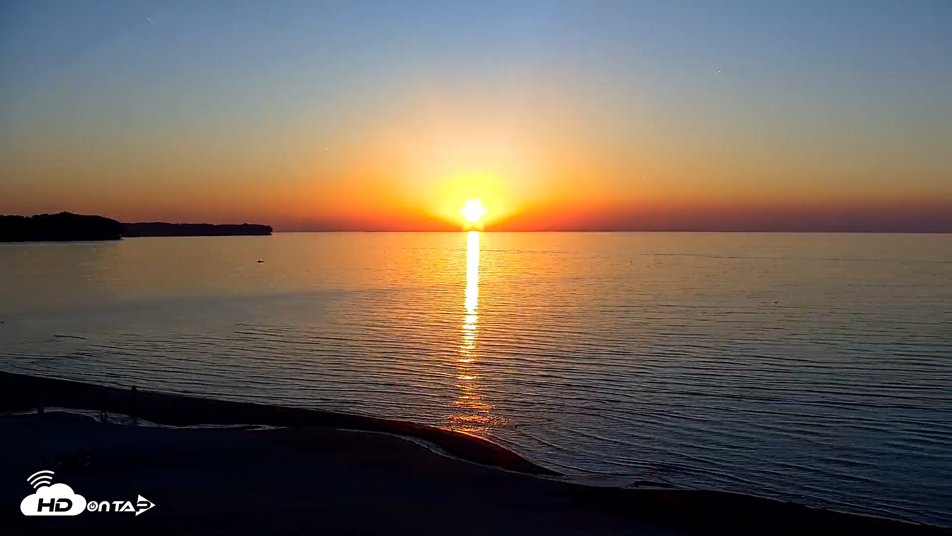 Snapshot of Sunset Bay Lake Erie New York Live Webcam taken Oct 4, 2025, 6:45pm EDT