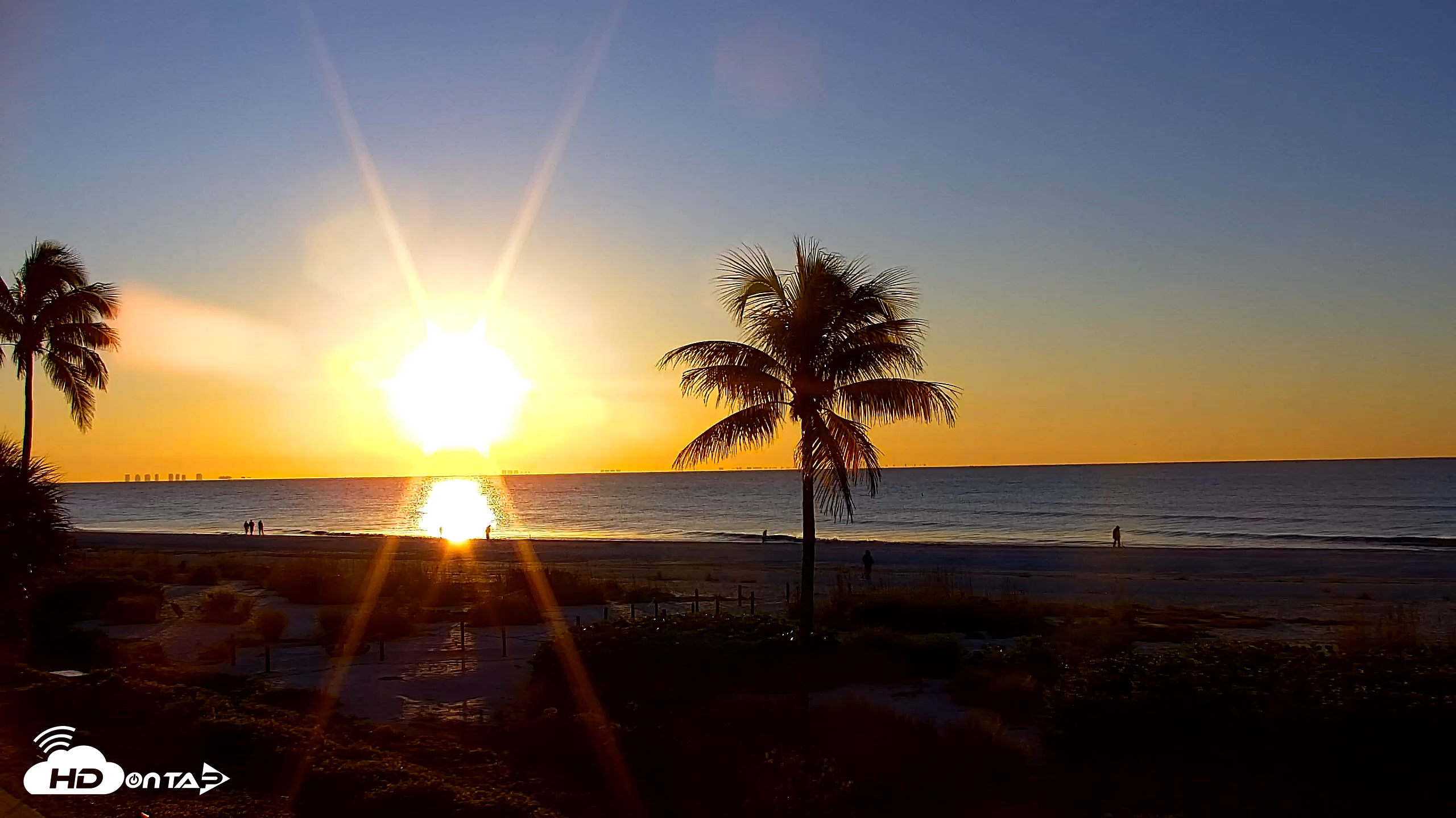 Snapshot of Sanibel Island Florida Live Beach Webcam taken Dec 31, 2025, 7:36am EST