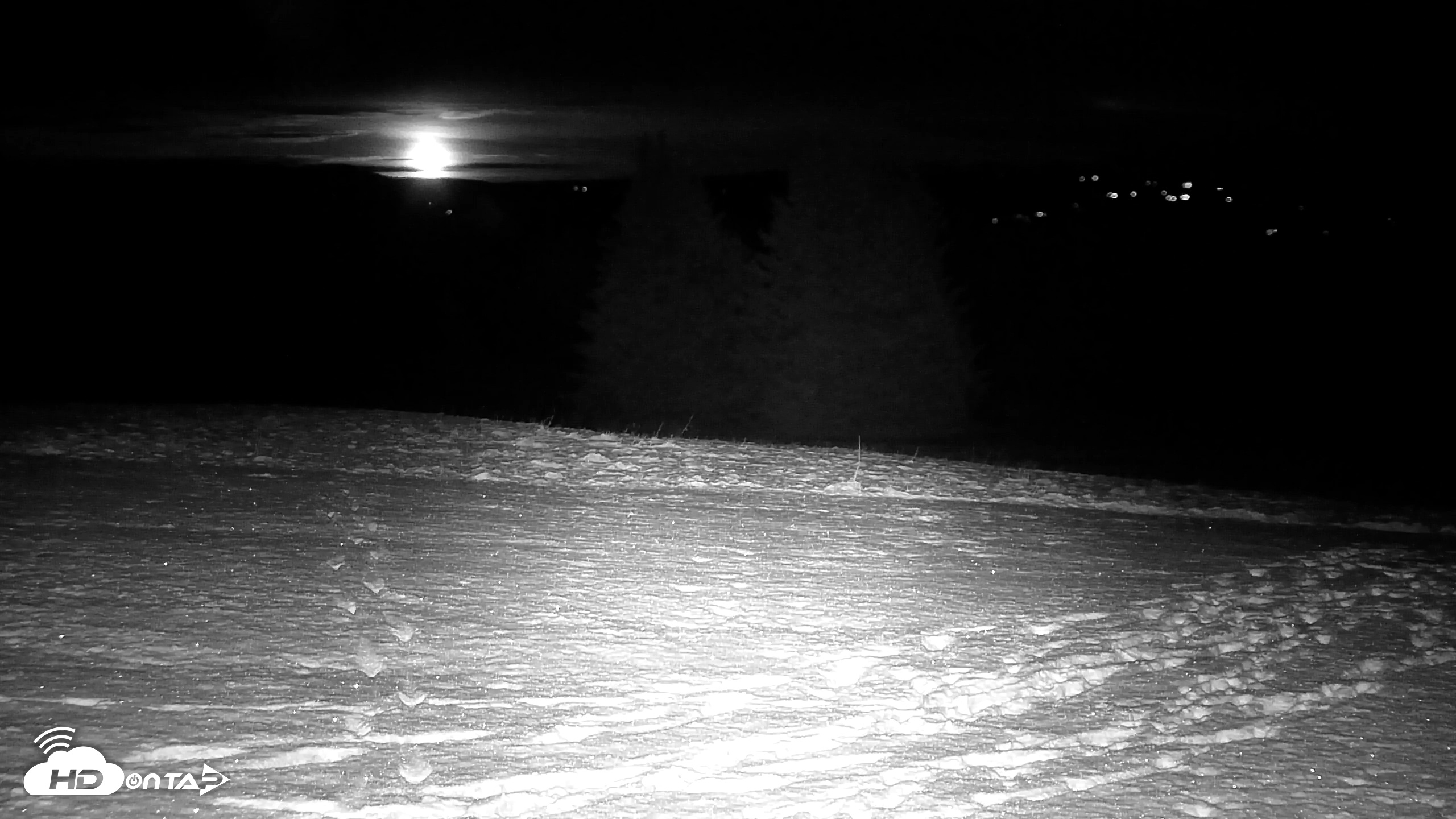 Snapshot of Inspiration Ridge - Homer Alaska Live Webcam taken Nov 9, 2025, 8:47pm AKST