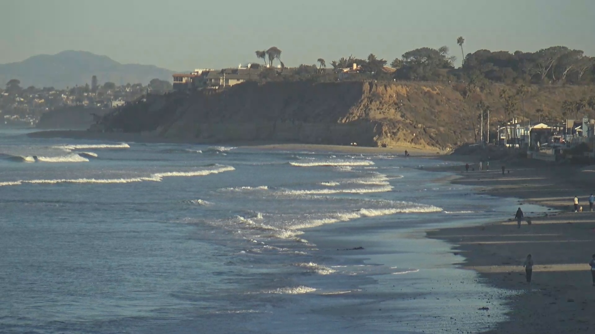Snapshot of Del Mar Beach South Roaming Live Webcam taken Jan 16, 2025, 7:50am PST