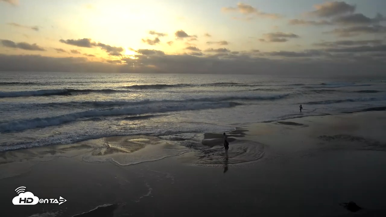 Snapshot of Del Mar Beach South Roaming Live Webcam taken May 24, 2025, 7:31pm PDT
