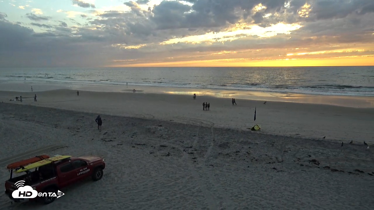 Snapshot of Del Mar Beach South Roaming Live Webcam taken Oct 9, 2025, 6:10pm PDT