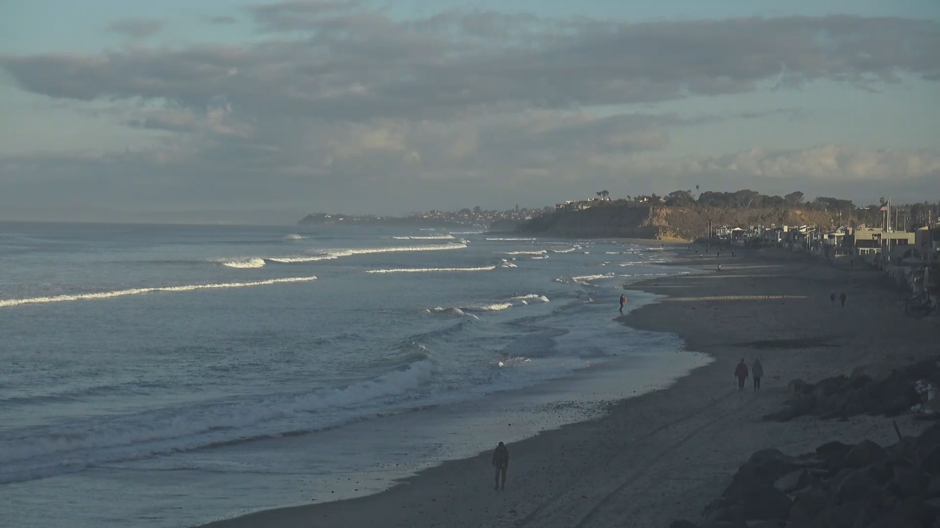Snapshot of Del Mar Beach South Roaming Live Webcam taken Jan 17, 2025, 7:43am PST