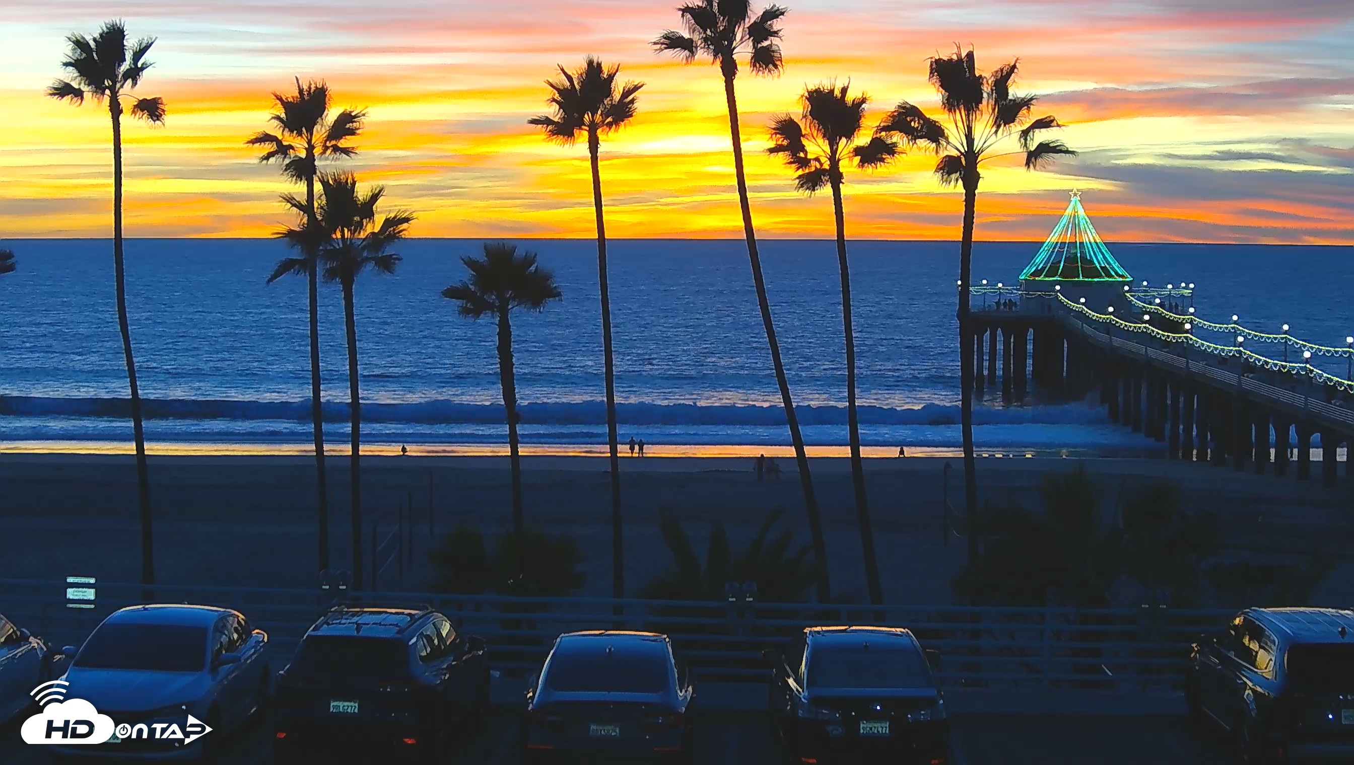 Snapshot of Manhattan Beach Pier South Live Webcam taken Dec 4, 2025, 5:04pm PST