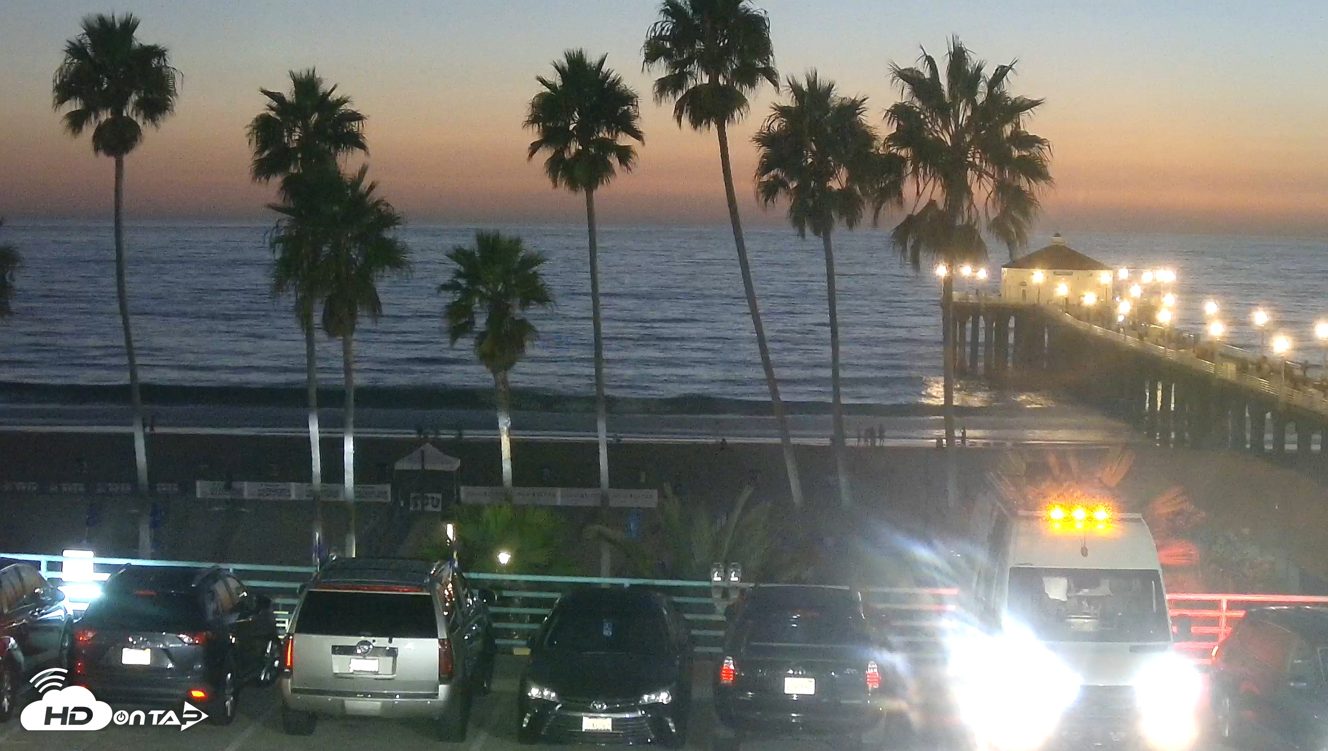 Snapshot of Manhattan Beach Pier South Live Webcam taken Oct 11, 2025, 7:06pm PDT