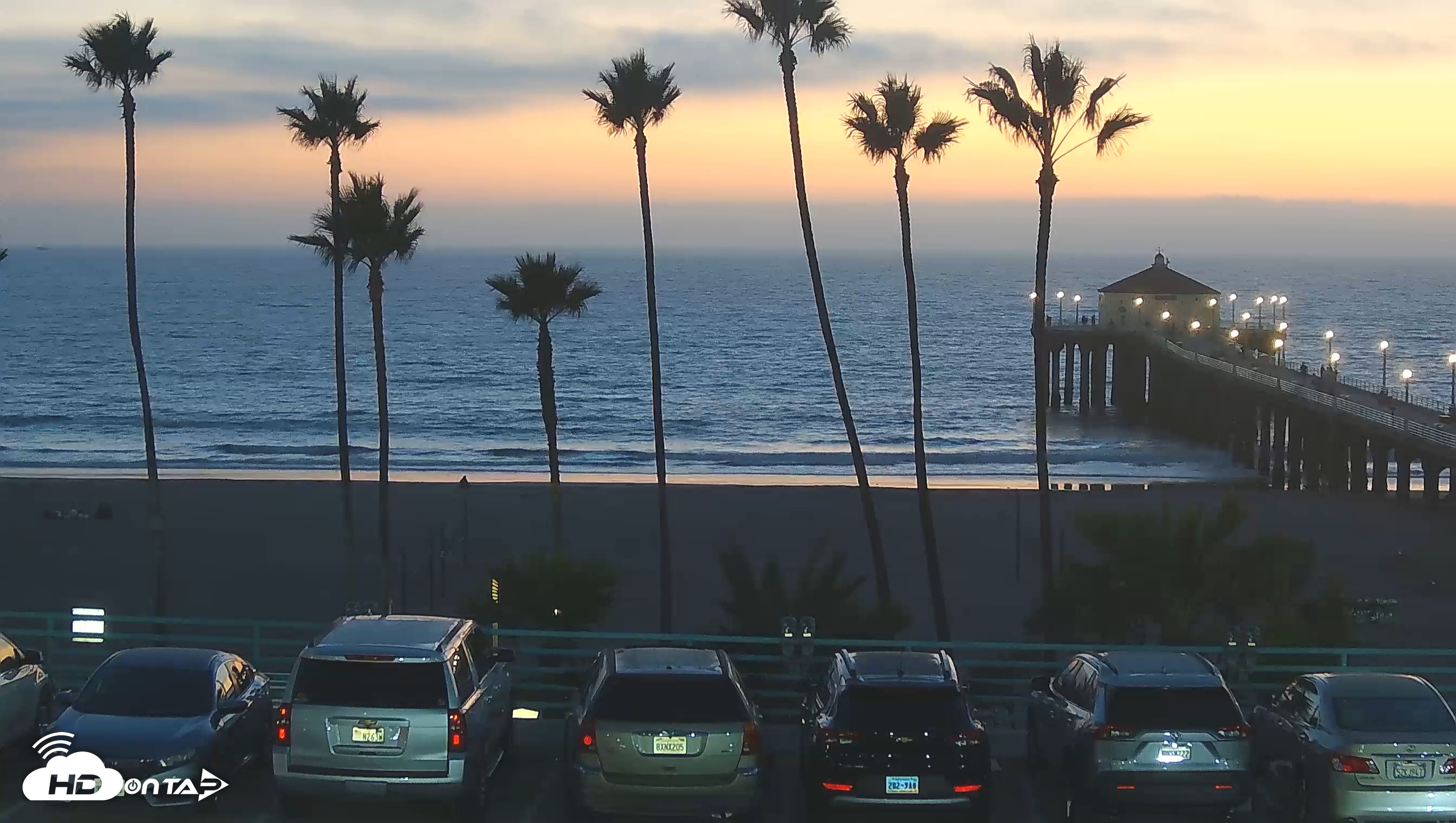 Snapshot of Manhattan Beach Pier South Live Webcam taken Oct 24, 2025, 6:34pm PDT