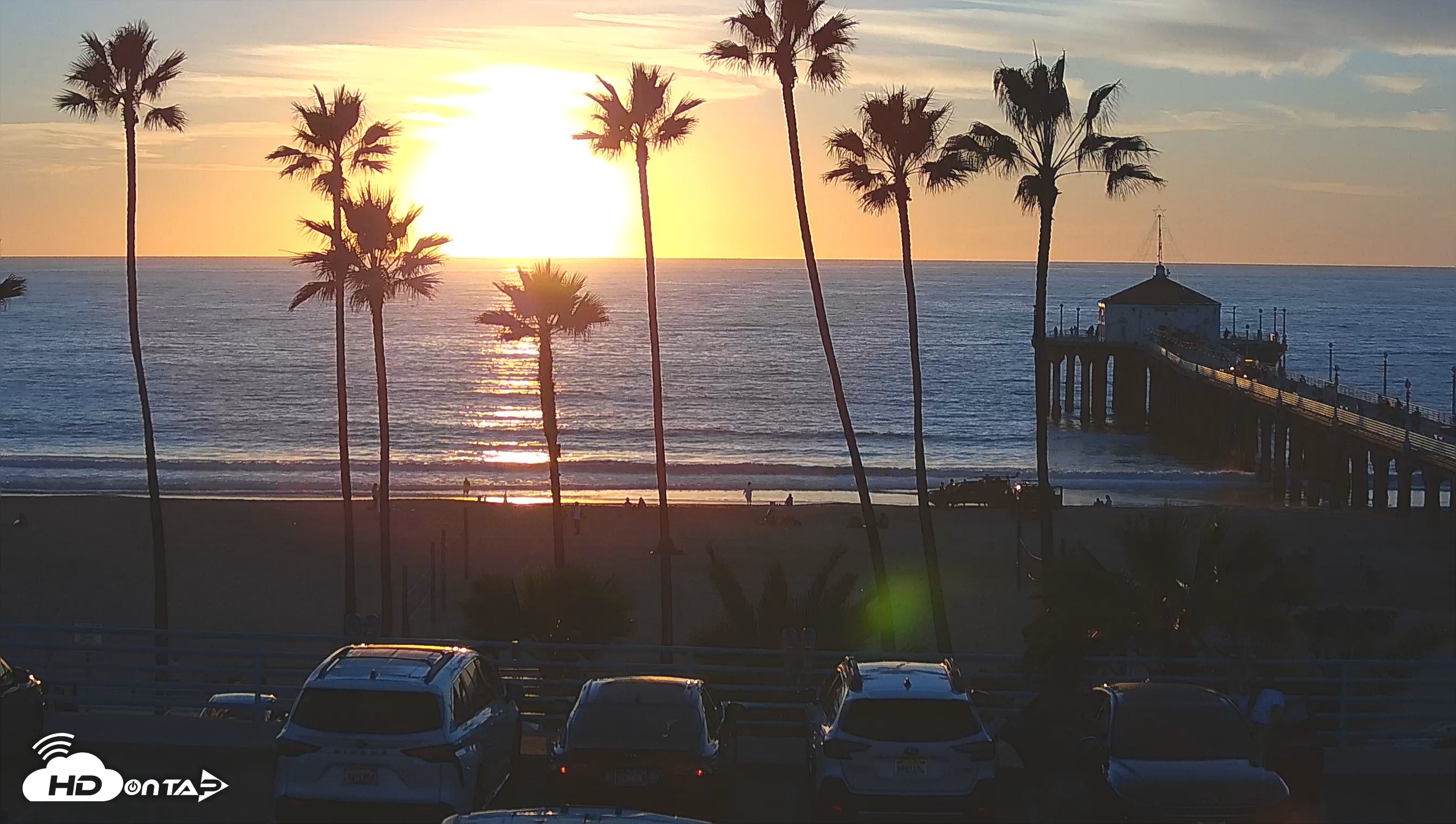 Snapshot of Manhattan Beach Pier South Live Webcam taken Dec 15, 2025, 4:37pm PST