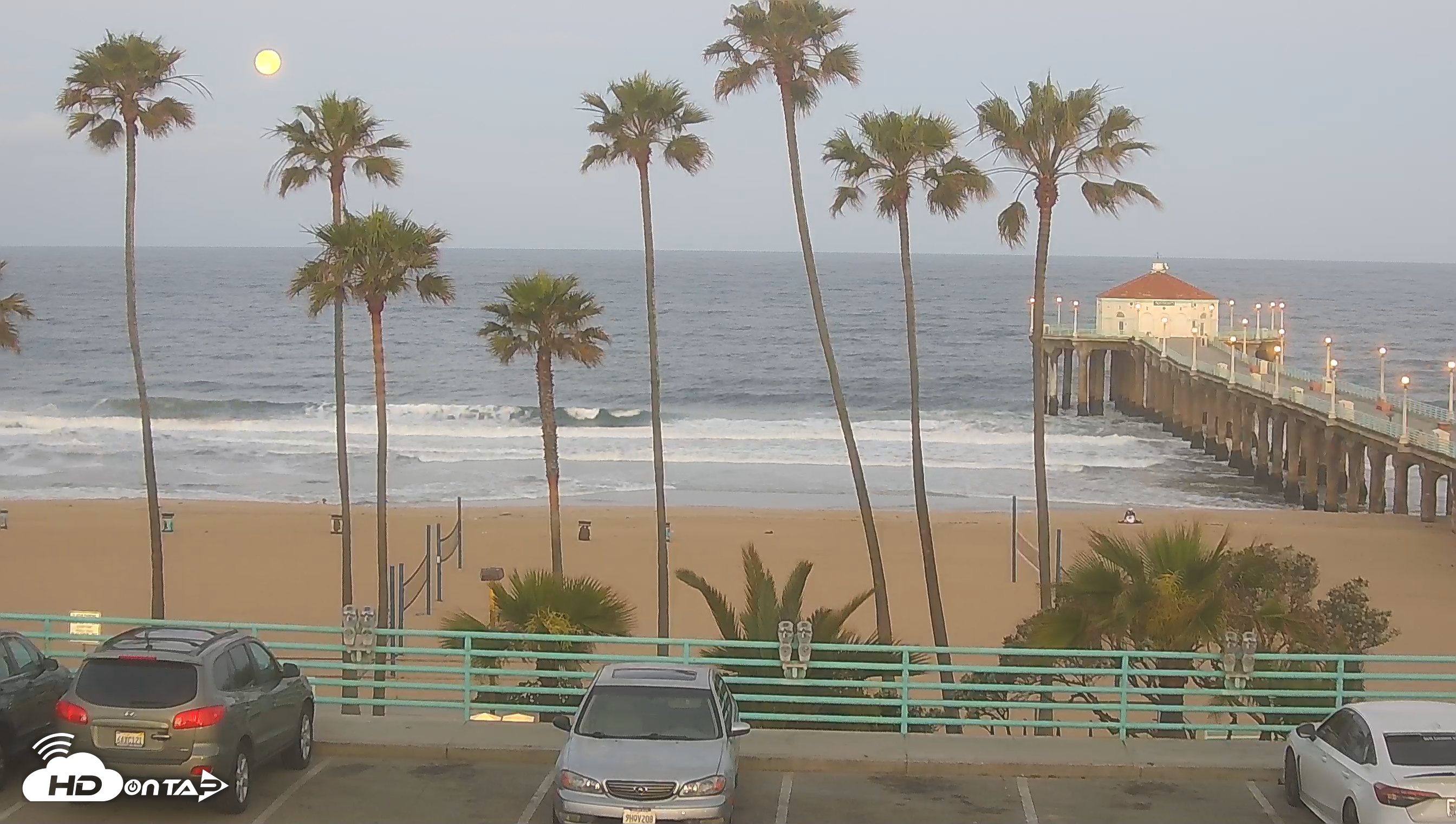 Snapshot of Manhattan Beach Pier South Live Webcam taken May 13, 2025, 5:46am PDT