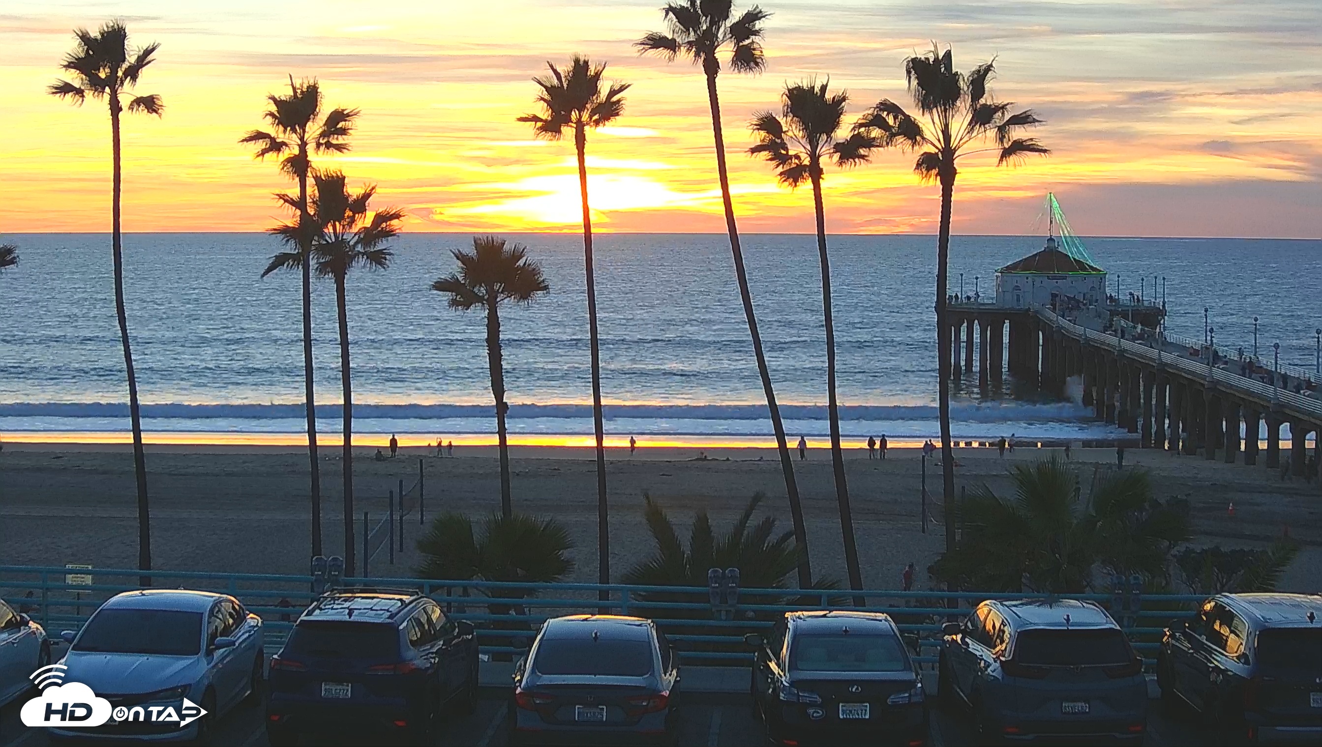 Snapshot of Manhattan Beach Pier South Live Webcam taken Dec 4, 2025, 4:47pm PST